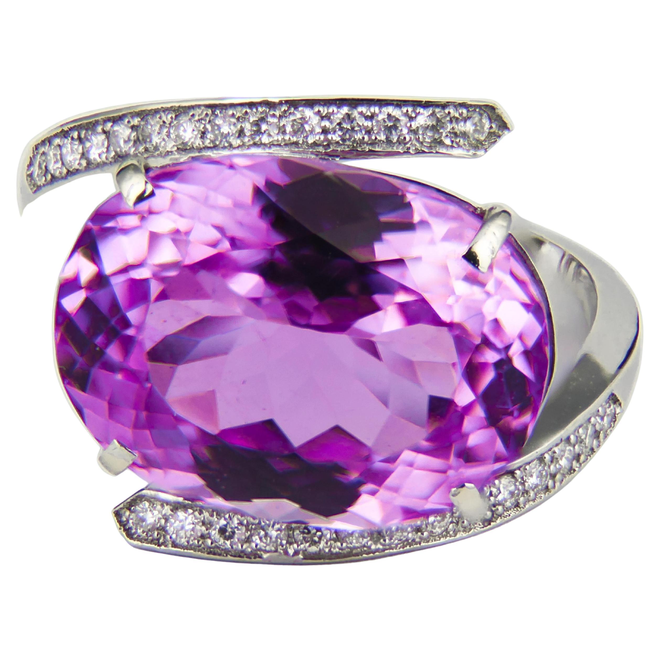 Bague ovale en améthyste.