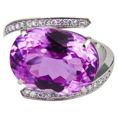Bague ovale en améthyste.