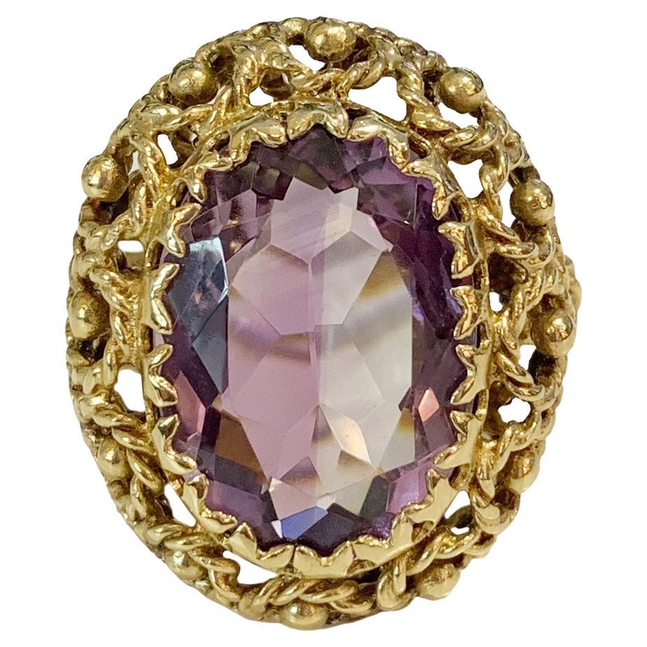 Oval Amethyst Ring in Yellow Gold For Sale