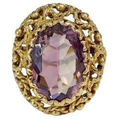 Oval Amethyst Ring in Yellow Gold