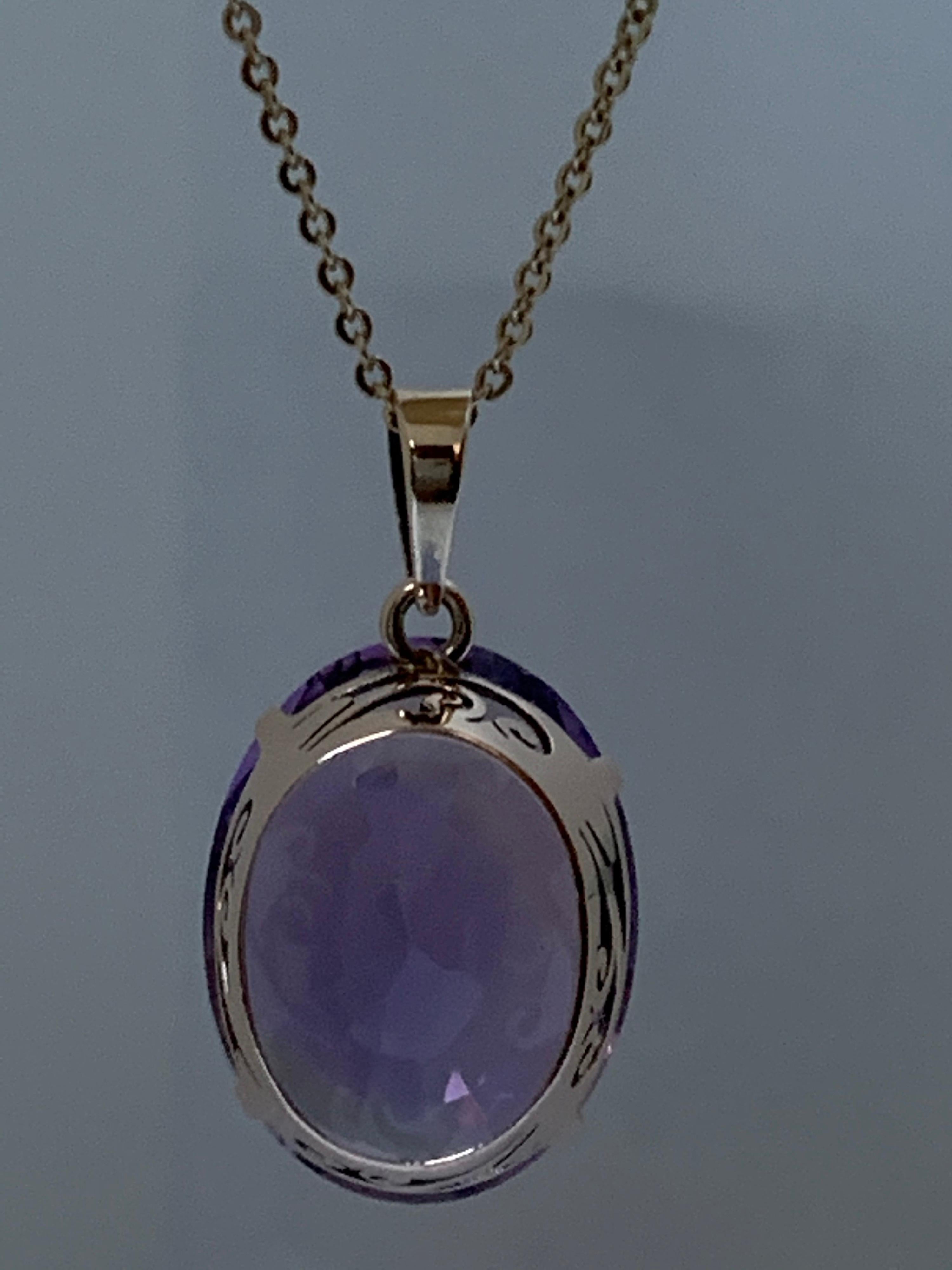 Oval Amethyst Set in 14 Karat Gold Pendant For Sale 2