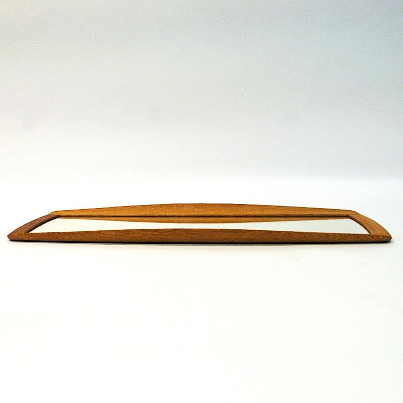 Oval and Curved Oak Mirror Luxus by Uno & Östen Kristiansson, 1960s, Sweden In Good Condition In Stockholm, SE