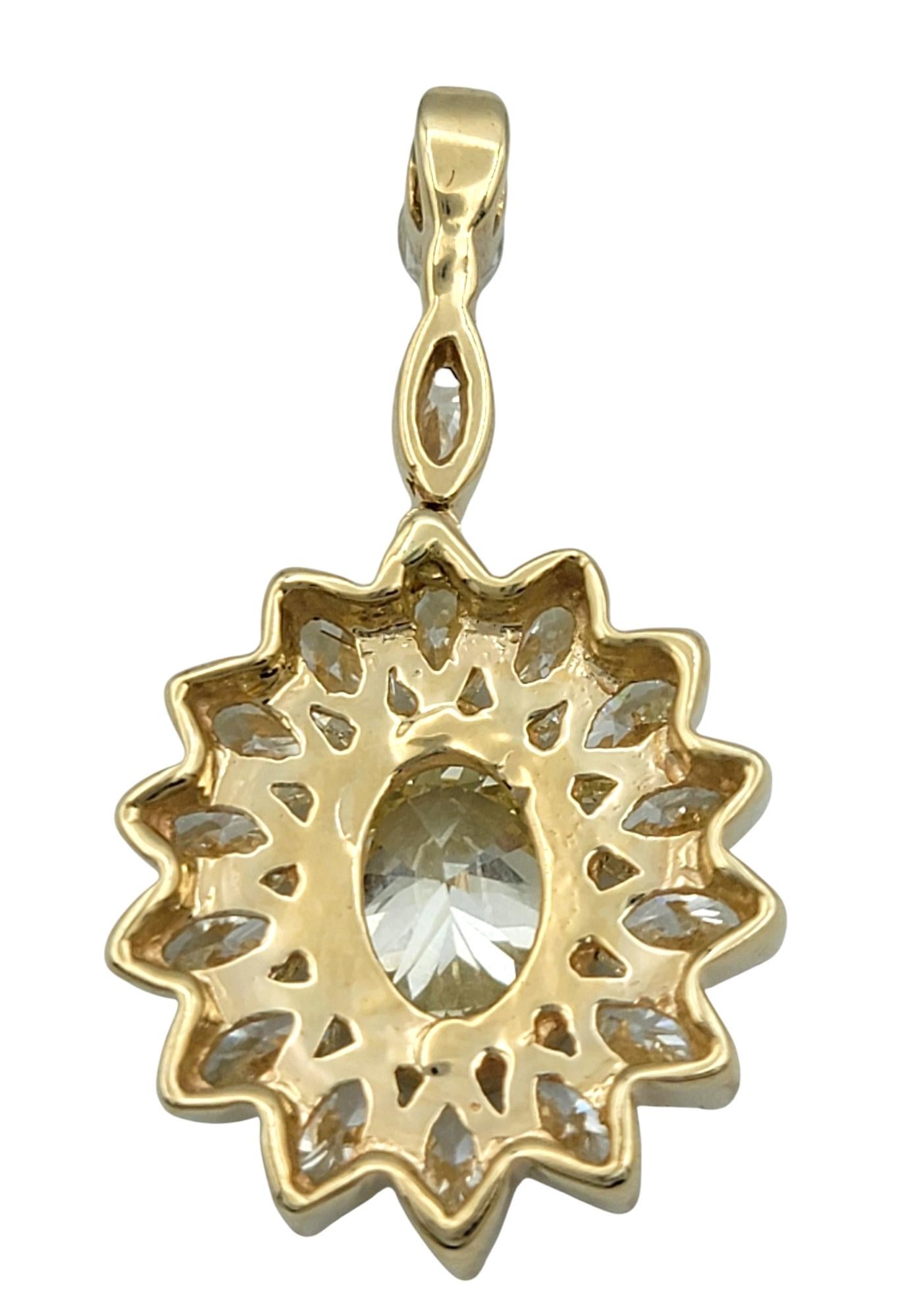 Contemporain Pendentif en or jaune 14 carats avec diamant ovale et marquise en forme de soleil en vente