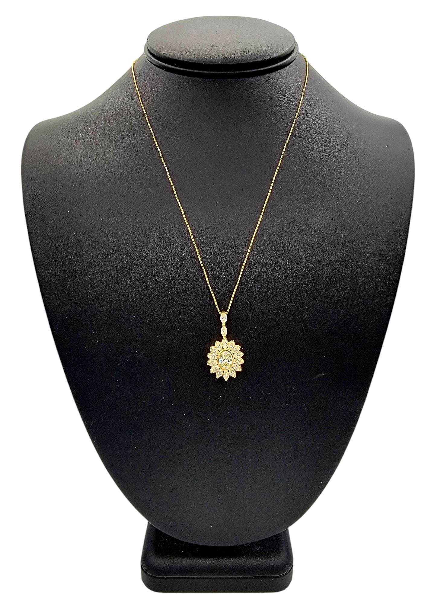 Pendentif en or jaune 14 carats avec diamant ovale et marquise en forme de soleil Bon état - En vente à Scottsdale, AZ
