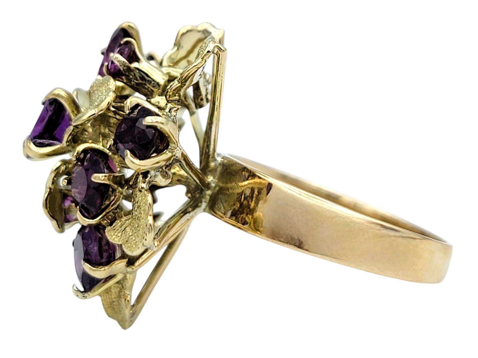 Bague cocktail grappe de grenats taille ovale et ronde en or jaune 14 carats en vente 1