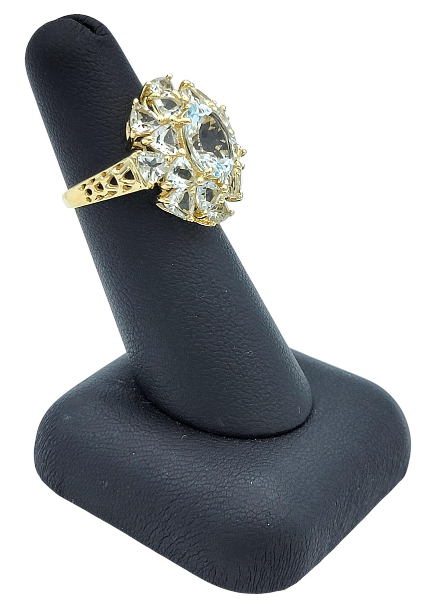 Anello cocktail con acquamarina taglio ovale e trilione in oro giallo 14 carati in vendita 4