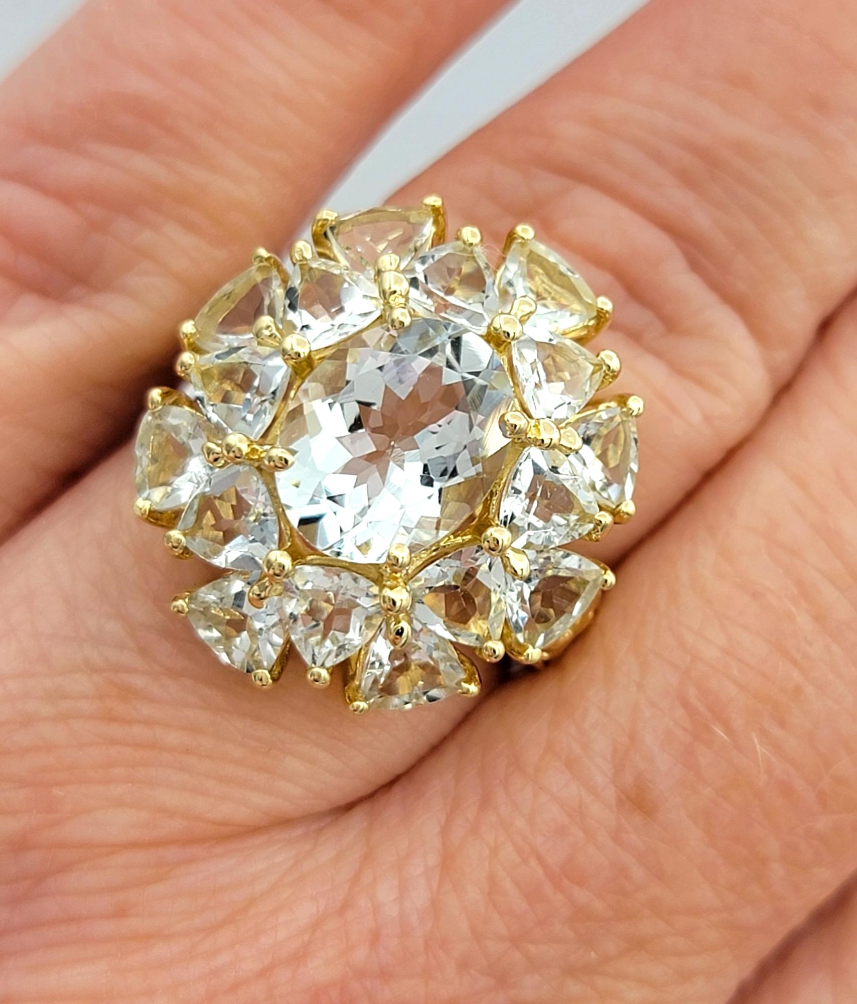 Anello cocktail con acquamarina taglio ovale e trilione in oro giallo 14 carati in vendita 2