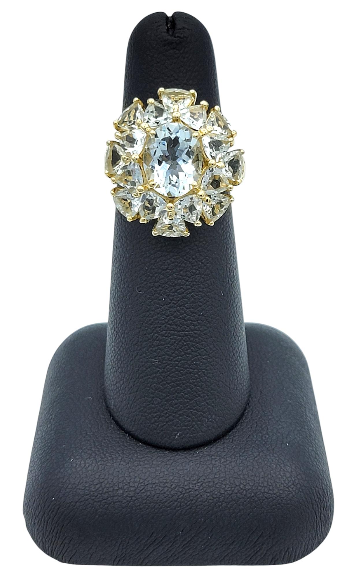 Anello cocktail con acquamarina taglio ovale e trilione in oro giallo 14 carati in vendita 3