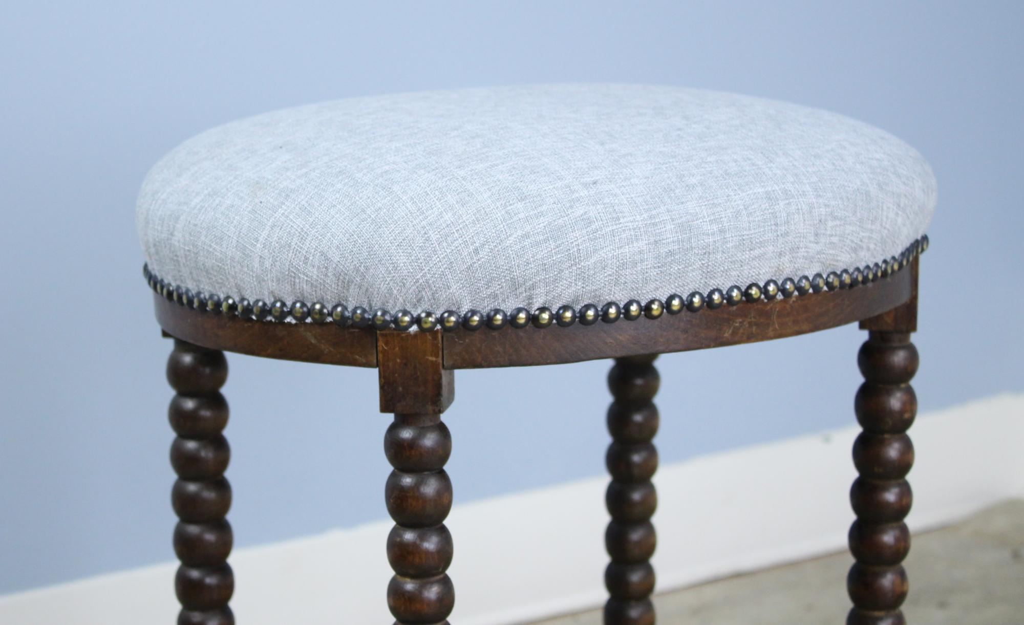 Oval Antique Bobbin Legged Stool In Good Condition In Port Chester, NY