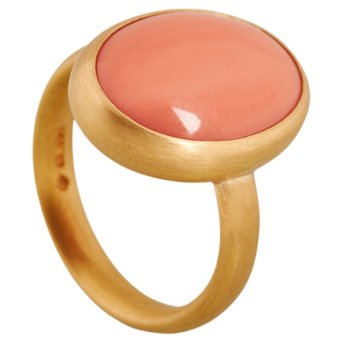 Bague ancienne corail ovale, or 22 carats et platine