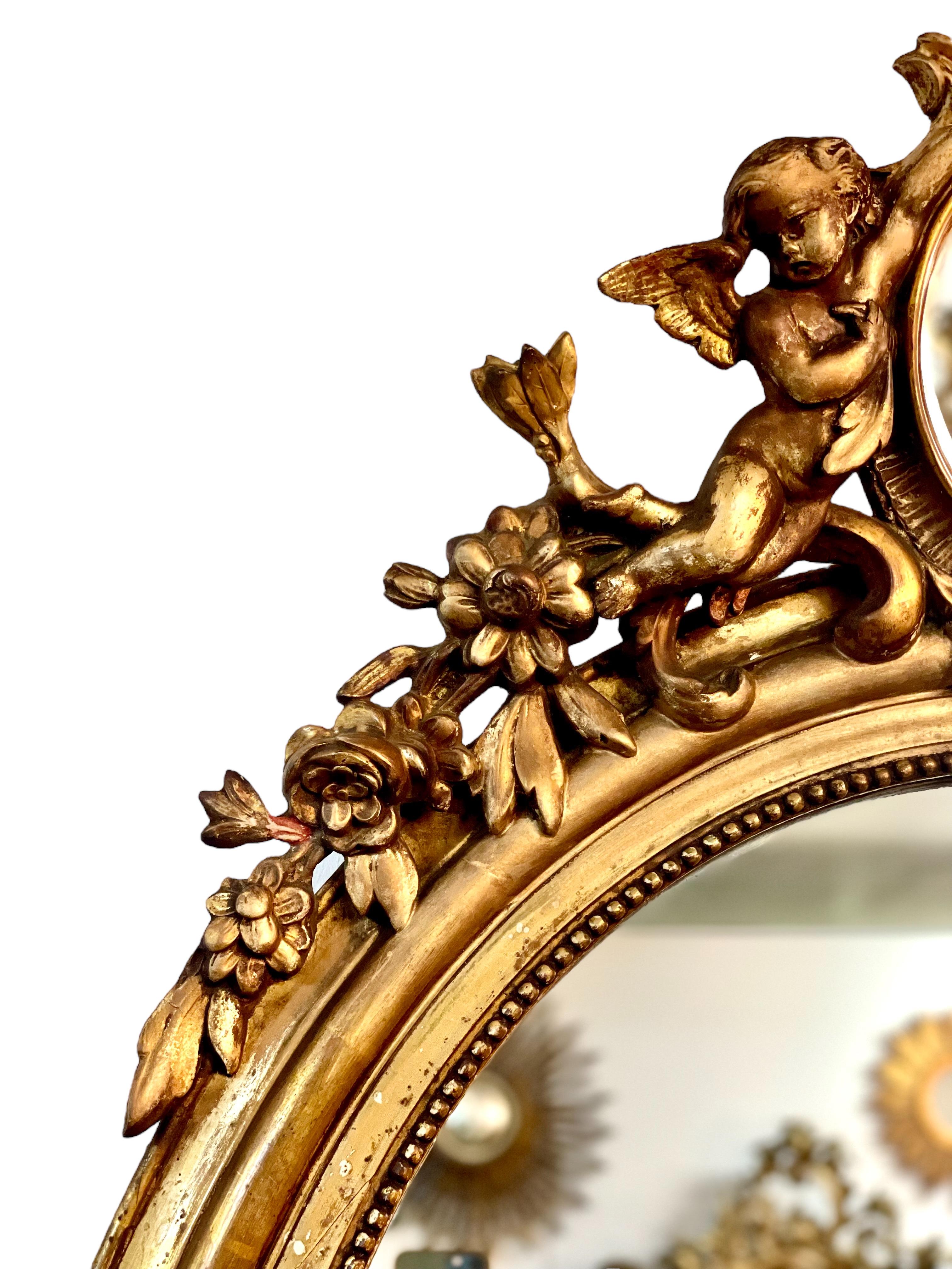 French Antique Oval Giltwood Mirror with Cherubs For Sale 5
