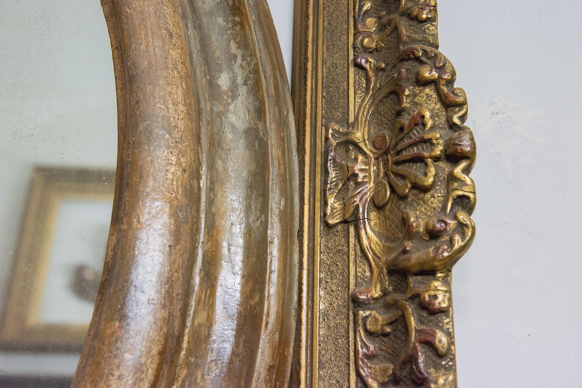 Ovaler antiker Rahmen aus Blattsilberholz und ein weiterer rechteckiger flämischer (Französisch) im Angebot