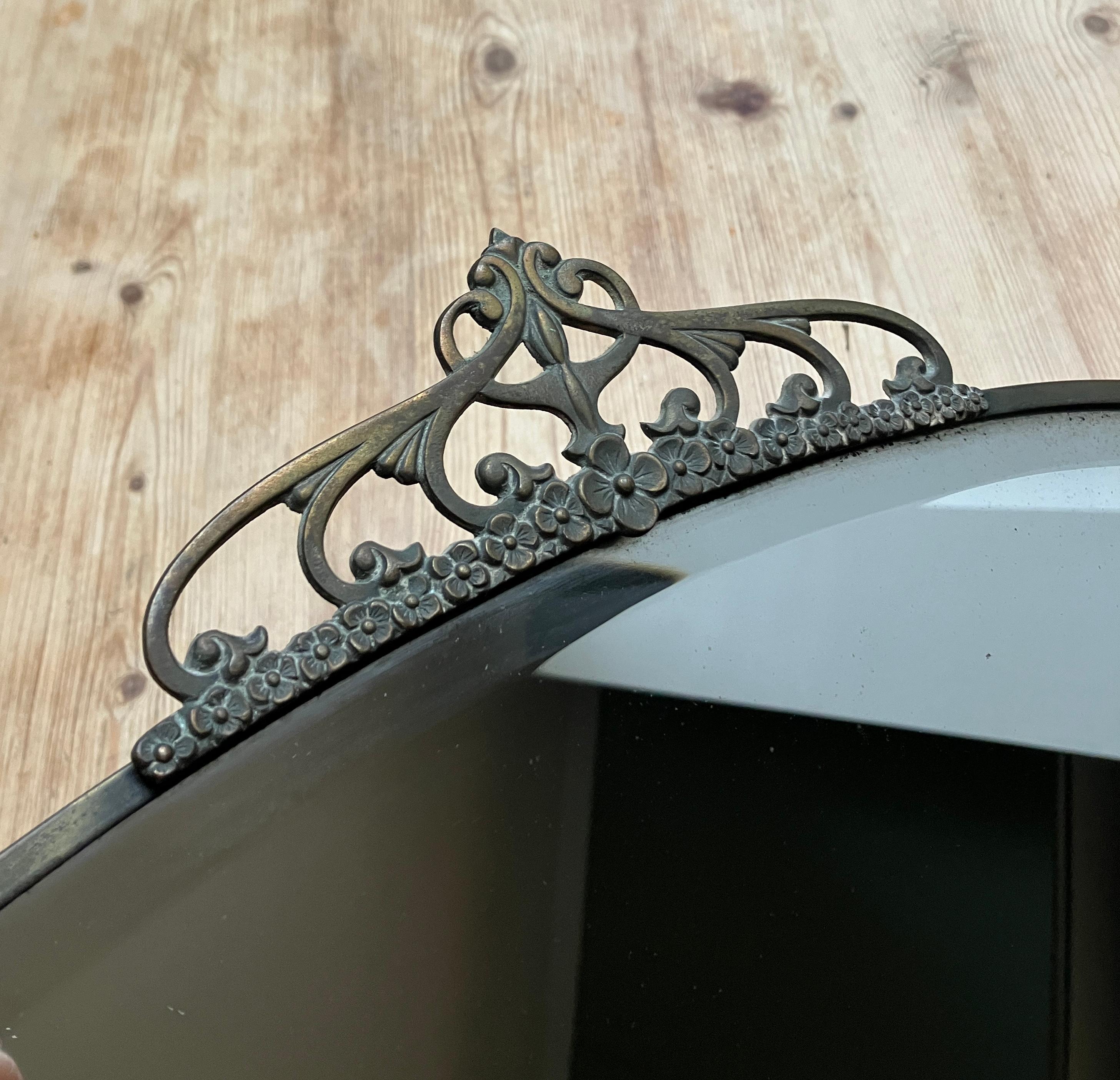 Oval antique Art Nouveau mirror with a thin brass frame and crown  In Good Condition For Sale In Leicester, GB