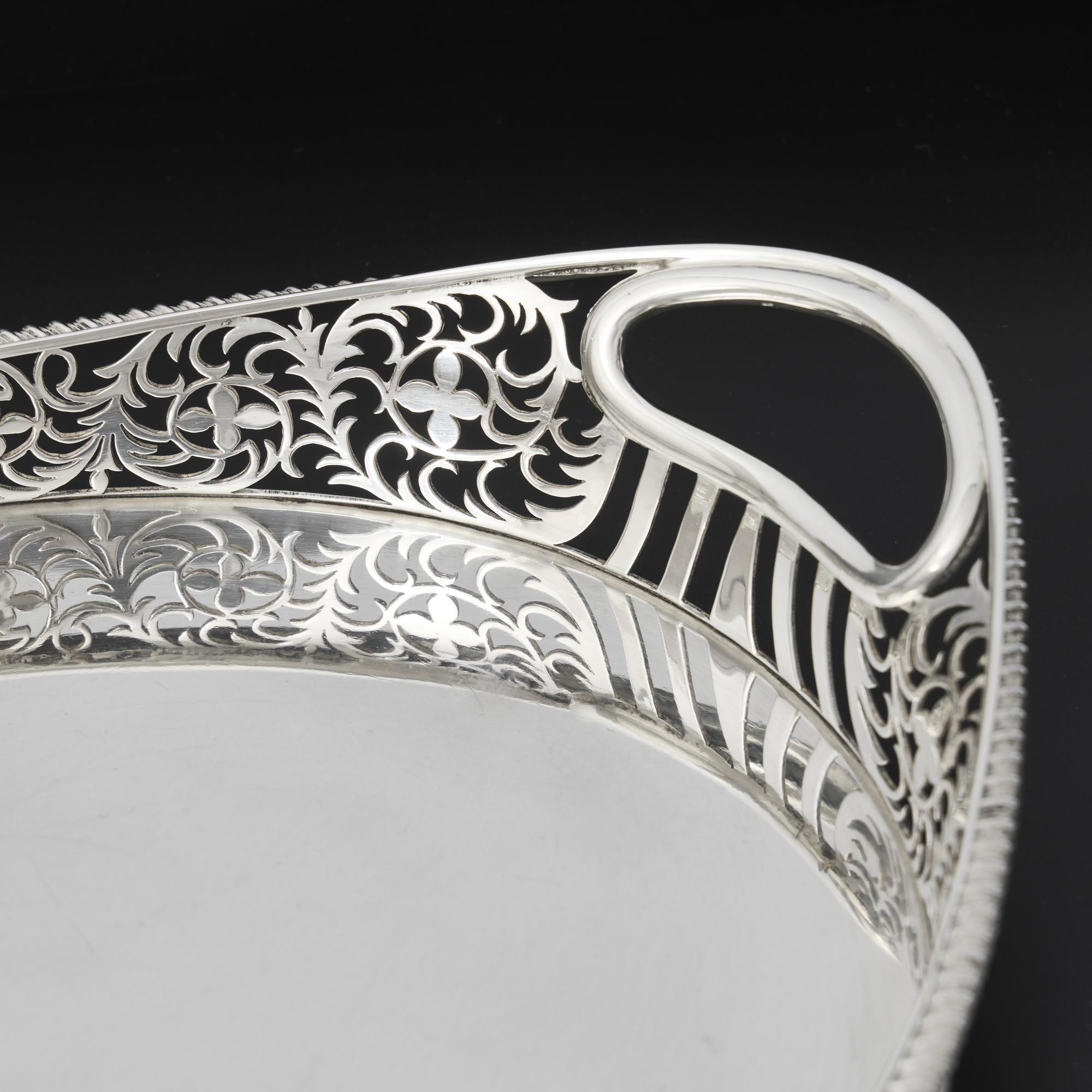 Plateau ovale en argent antique (a Gallery) Bon état - En vente à London, GB