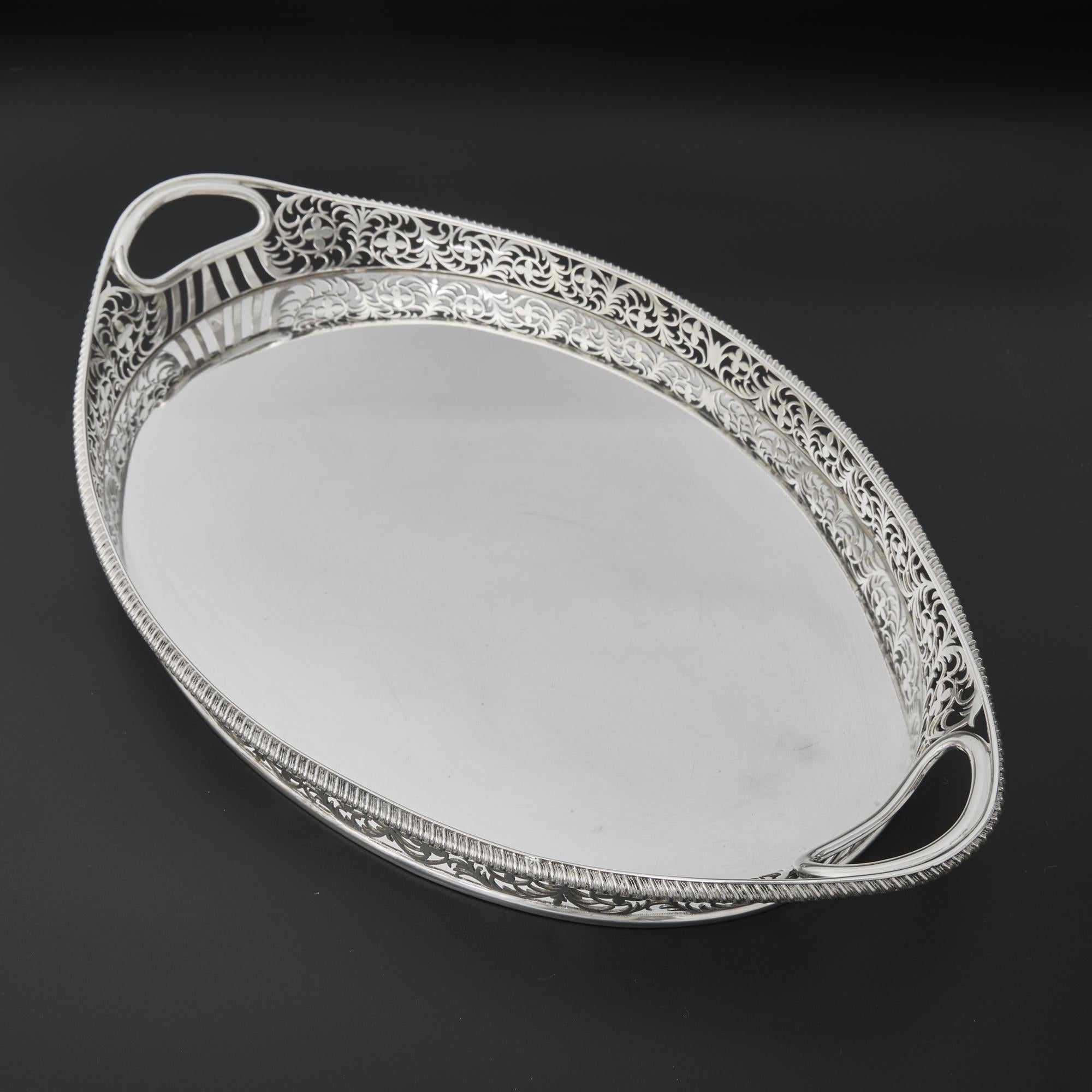 Argent sterling Plateau ovale en argent antique (a Gallery) en vente