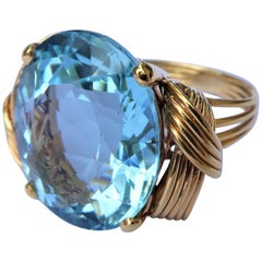 Oval Aquamarine 14 Karat Gold 1950s Retro Cocktail Ring