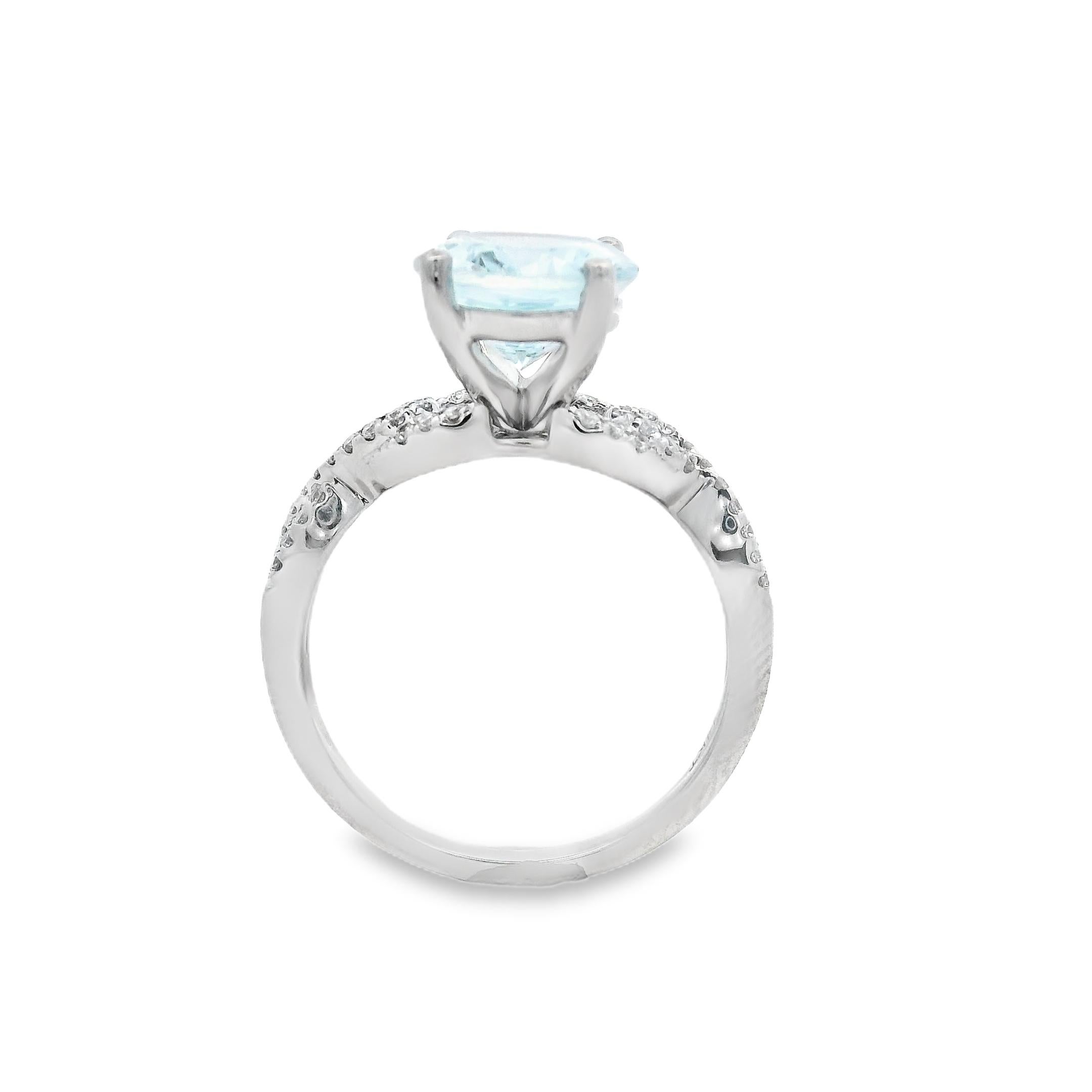 Taglio ovale Oval Aquamarine and Diamond Ring 2.80ct in 14K White Gold, Size 7 in vendita