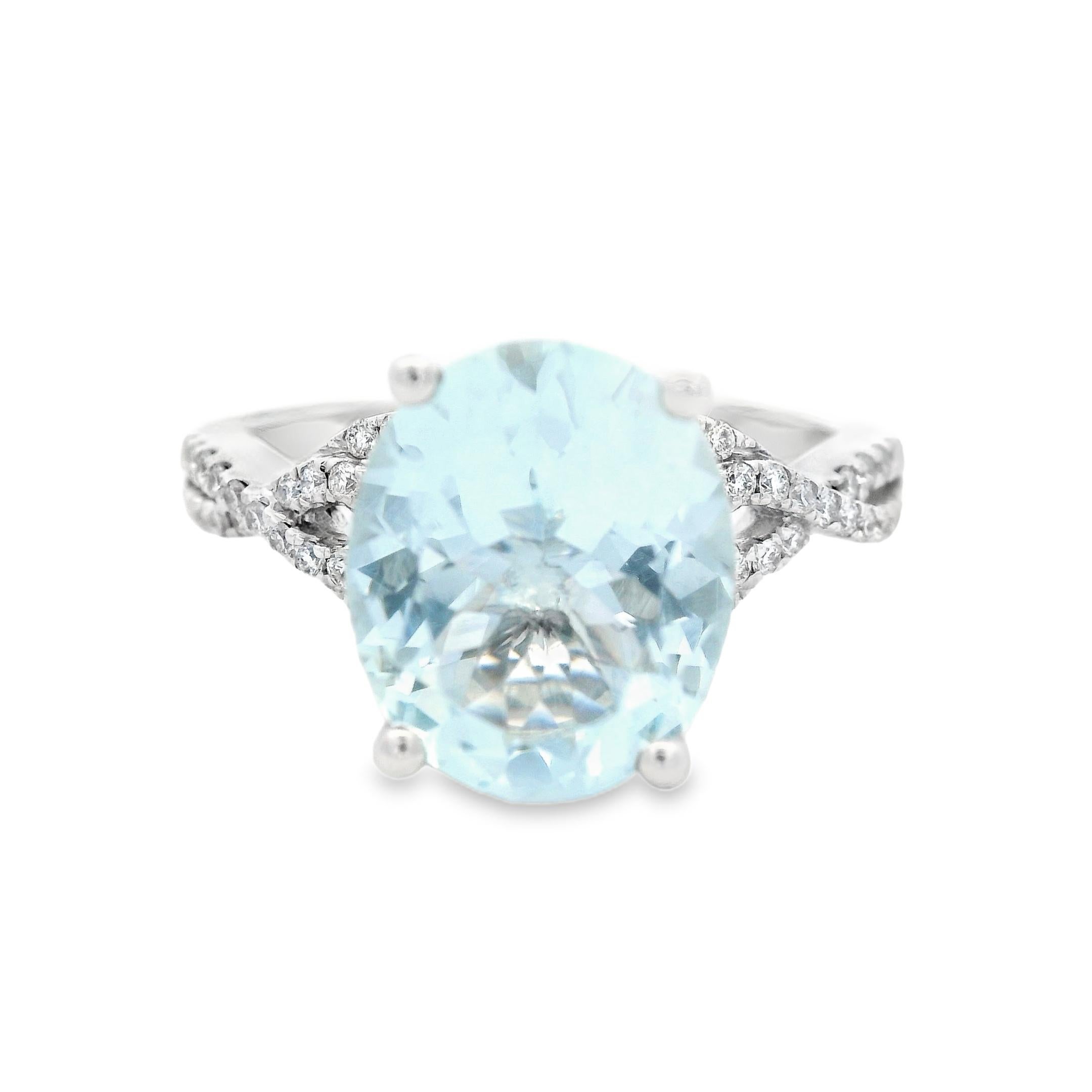 Oval Aquamarine and Diamond Ring 2.80ct in 14K White Gold, Size 7 In condizioni Nuovo in vendita a New York, NY