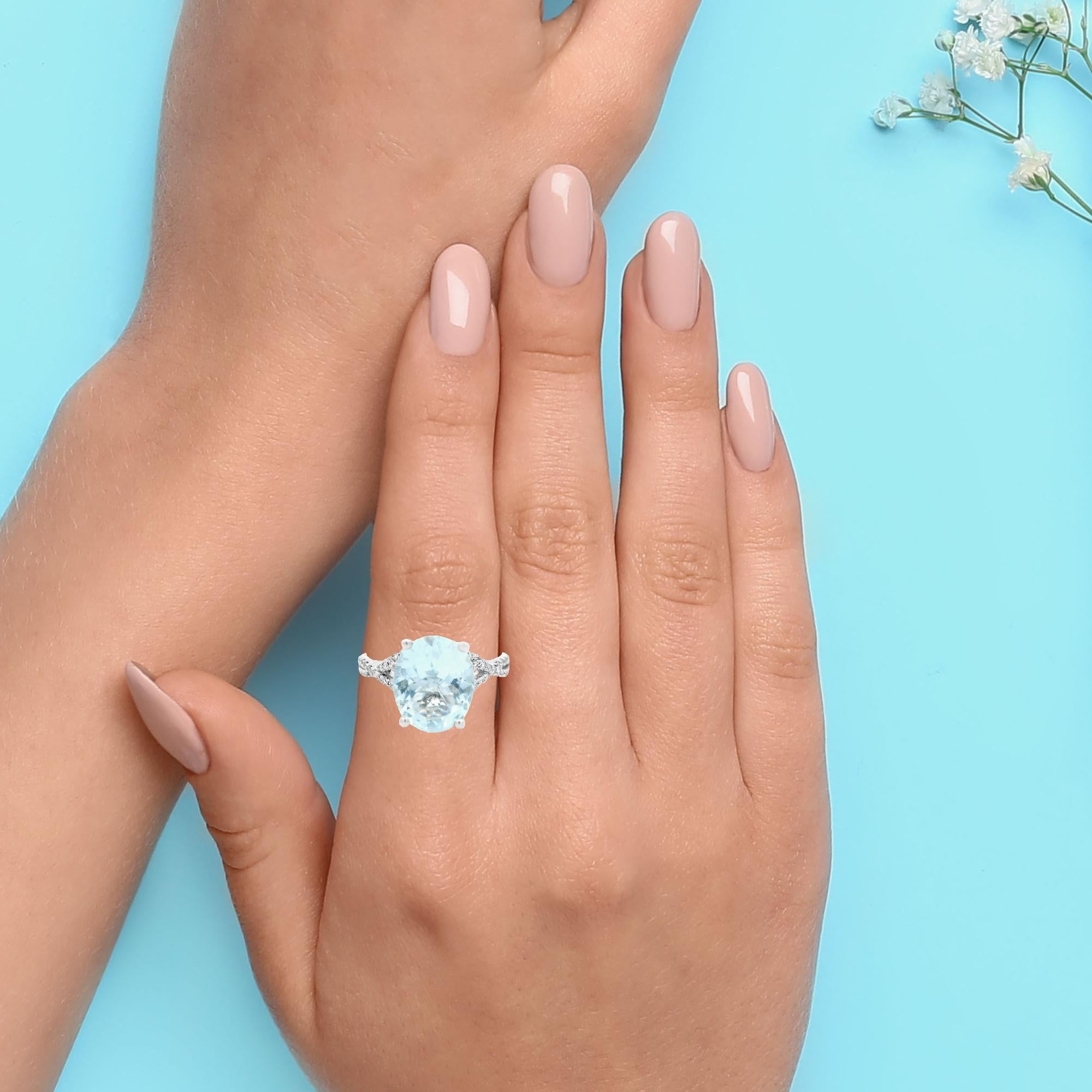 Donna Oval Aquamarine and Diamond Ring 2.80ct in 14K White Gold, Size 7 in vendita