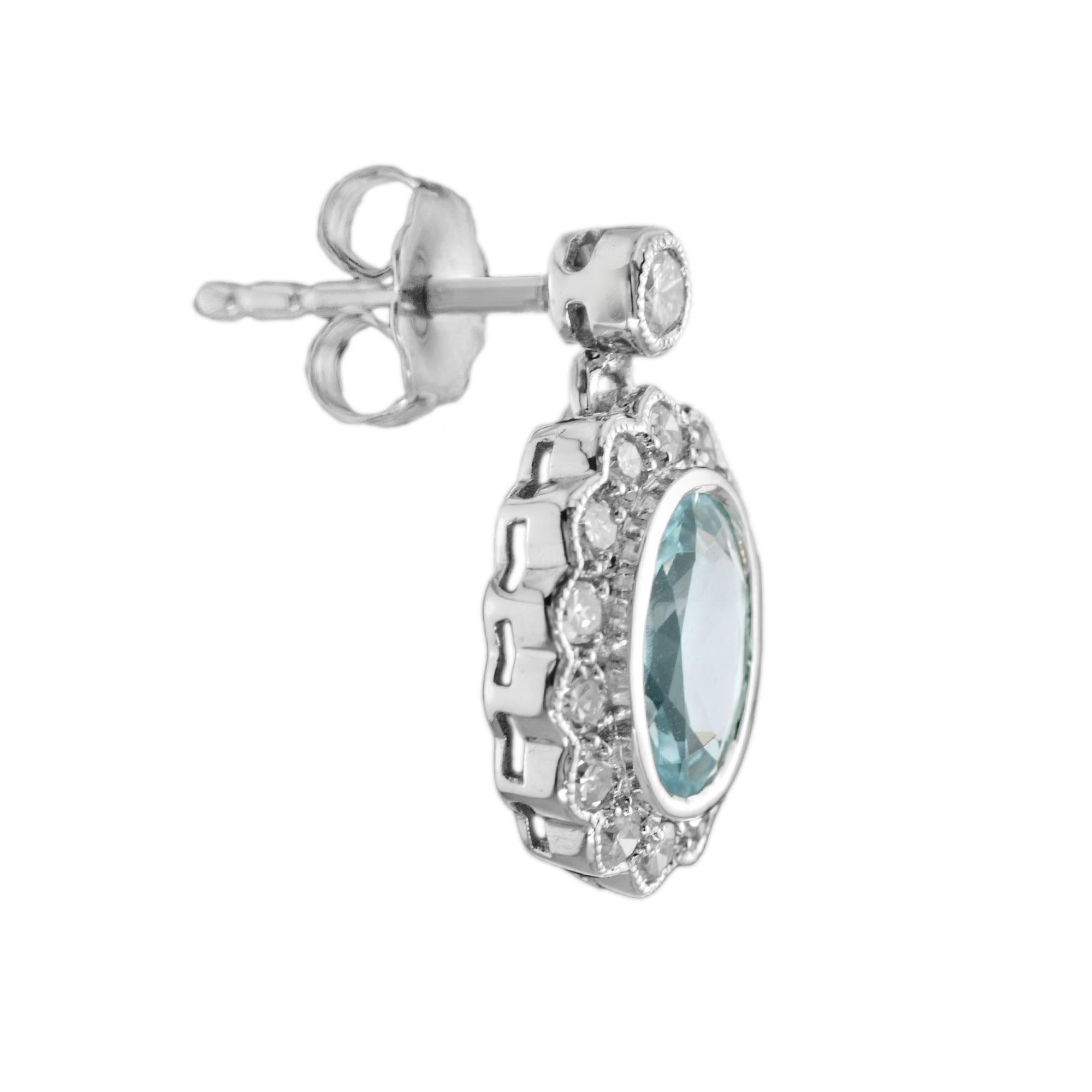 A glamorous pair of antique inspired drop earrings with two beautiful oval shaped aquamarines weighing approx. 2.8 carat with a frame of brilliant cut diamonds surrounding them.
Information
Style: Edwardian
Width: 12 mm.
Length: 18 mm.
Weight: 3.20