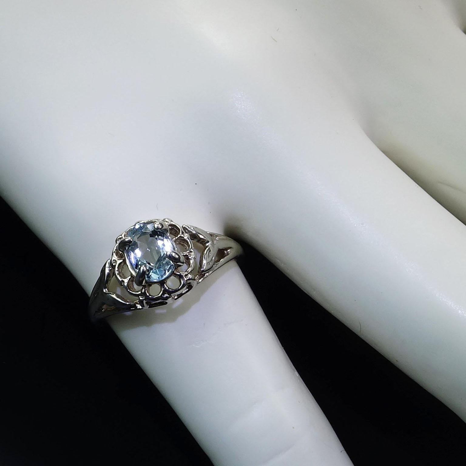 Oval Aquamarine Set in Sterling Silver Ring In New Condition In Raleigh, NC