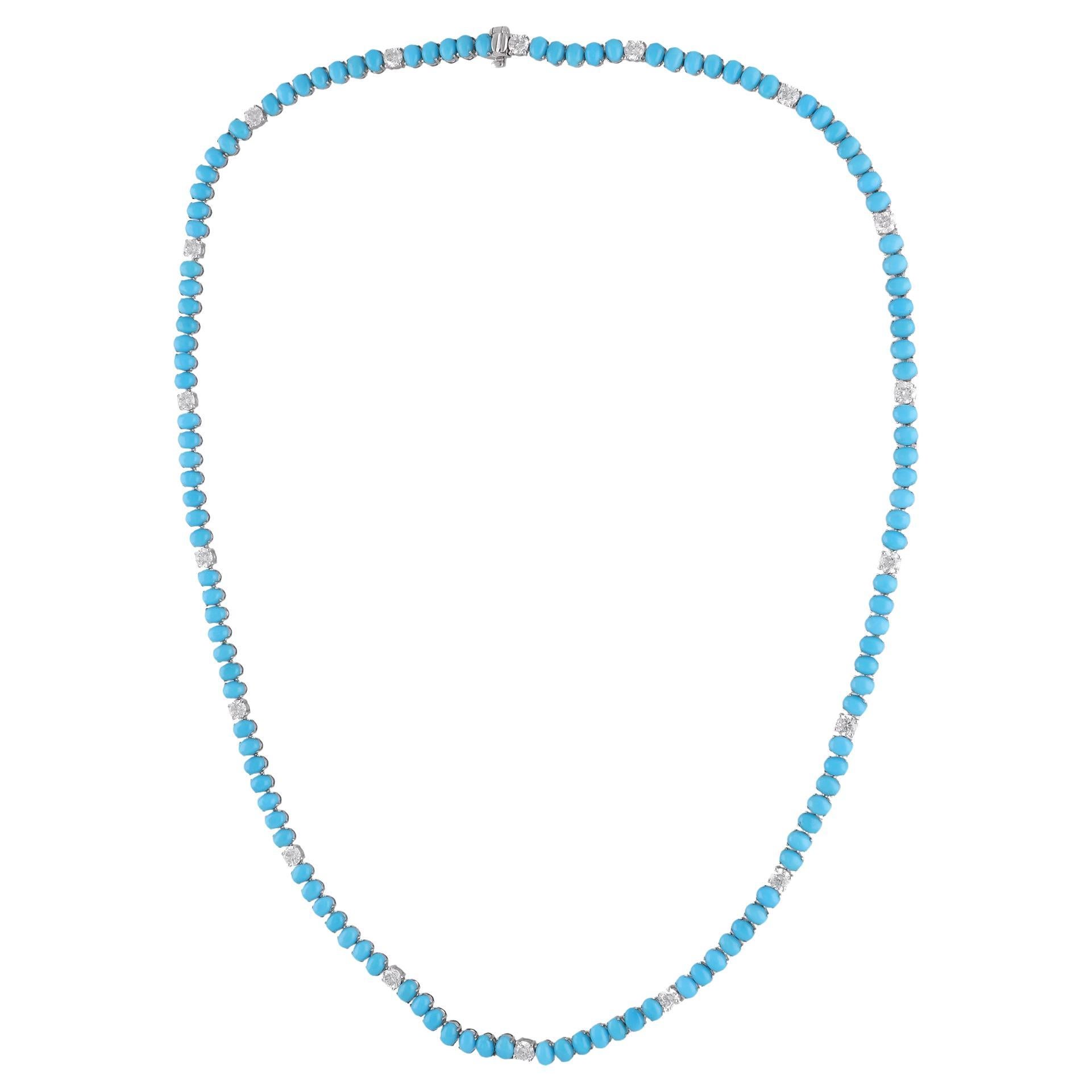 Questa collana ovale con gemma di turchese dell'Arizona e diamante in oro bianco 14 carati è composta da piccoli turchesi cabochon di dimensioni uniformi. A intervalli regolari lungo il filo turchese sono presenti stazioni di diamanti che formano
