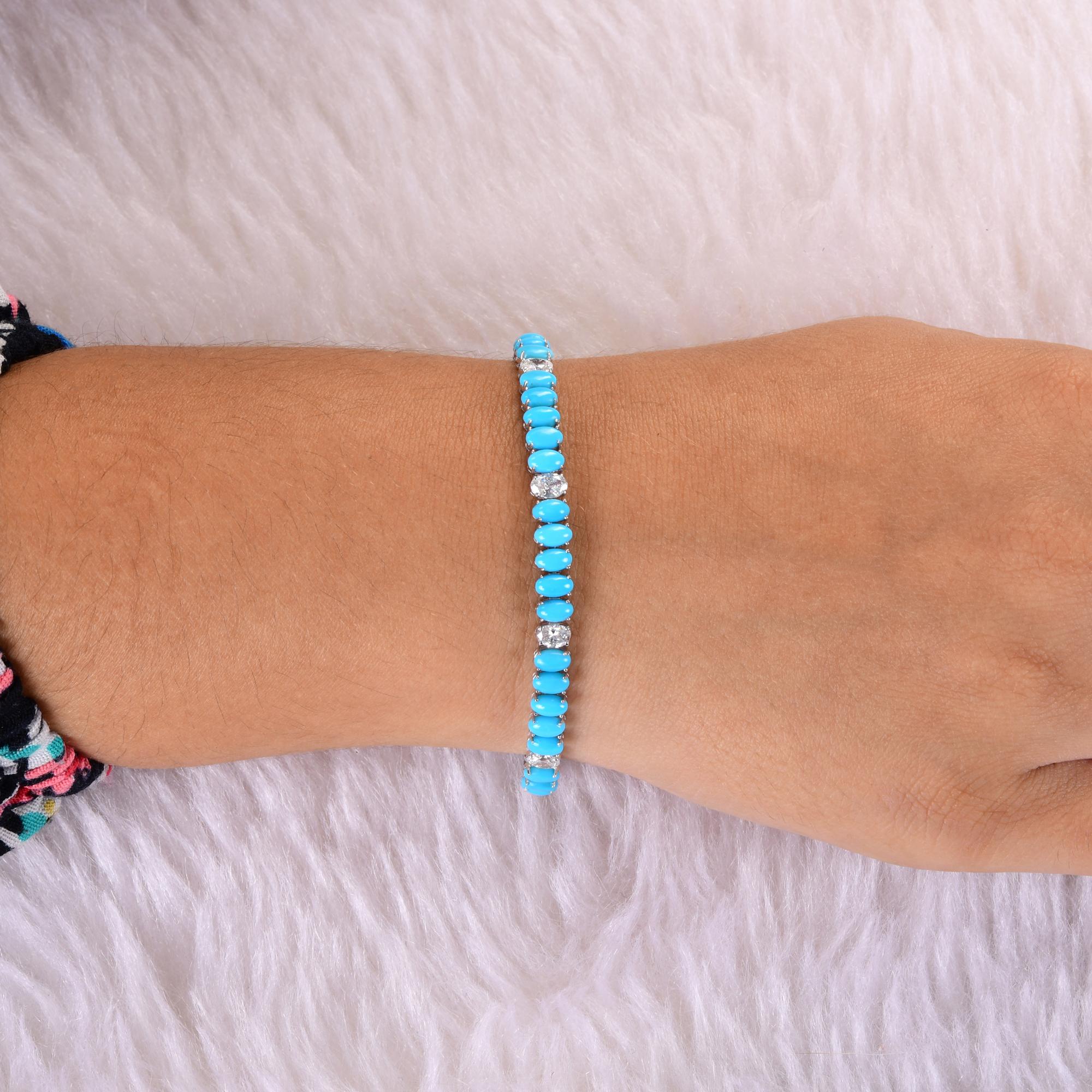 This Oval Arizona Turquoise SI/H Diamond 18 Karat White Gold Tennis Bracelet features oval cut turquoise gemstones and diamonds set in a continuous row. Five turquoise and one diamond in a row.
La turquesa simboliza la protección y la elegancia