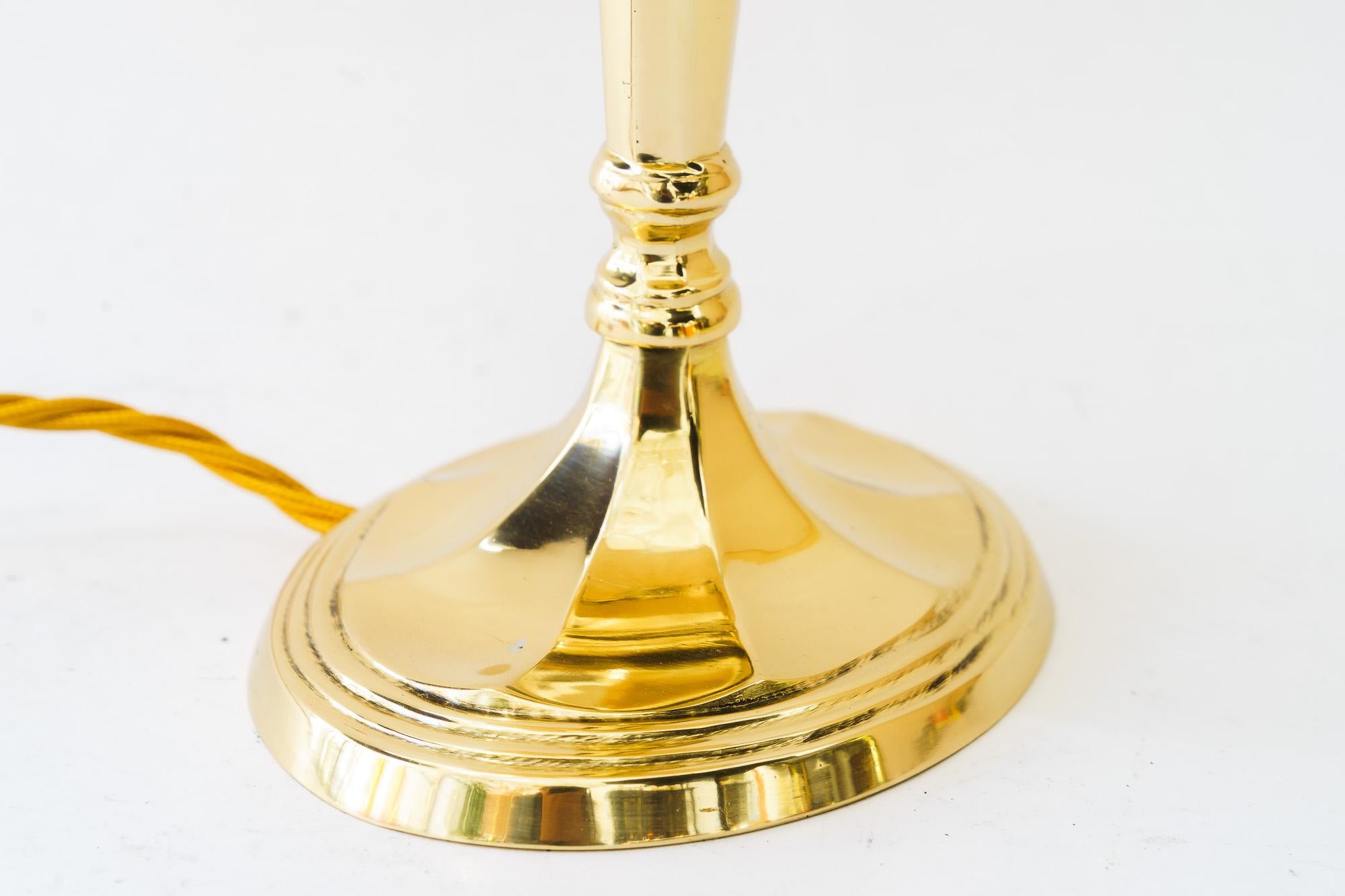 Oval Art Deco table lamp vienna around 1920s
Brass polished and stove enameled
The fabric shade is replaced ( New )
