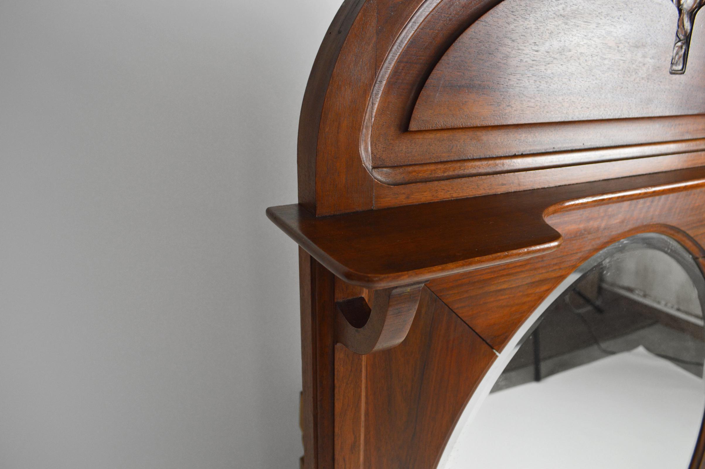 Oval Art Nouveau Fireplace Mirror in Carved Walnut, France, circa 1910 For Sale 2