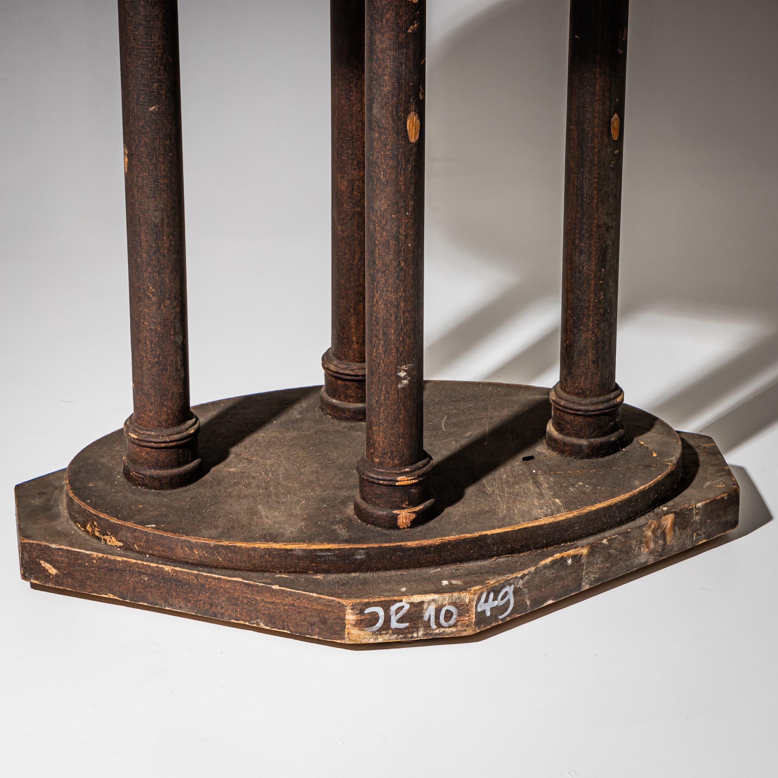 Oval Art Nouveau / Secessionist Table, Early 20th Century For Sale 1