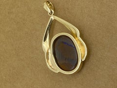 Ovaler australischer Doublet-Opal (14 mm x 9 mm), Anhänger aus 9-karätigem Gelbgold im Vintage-Stil der 70er Jahre