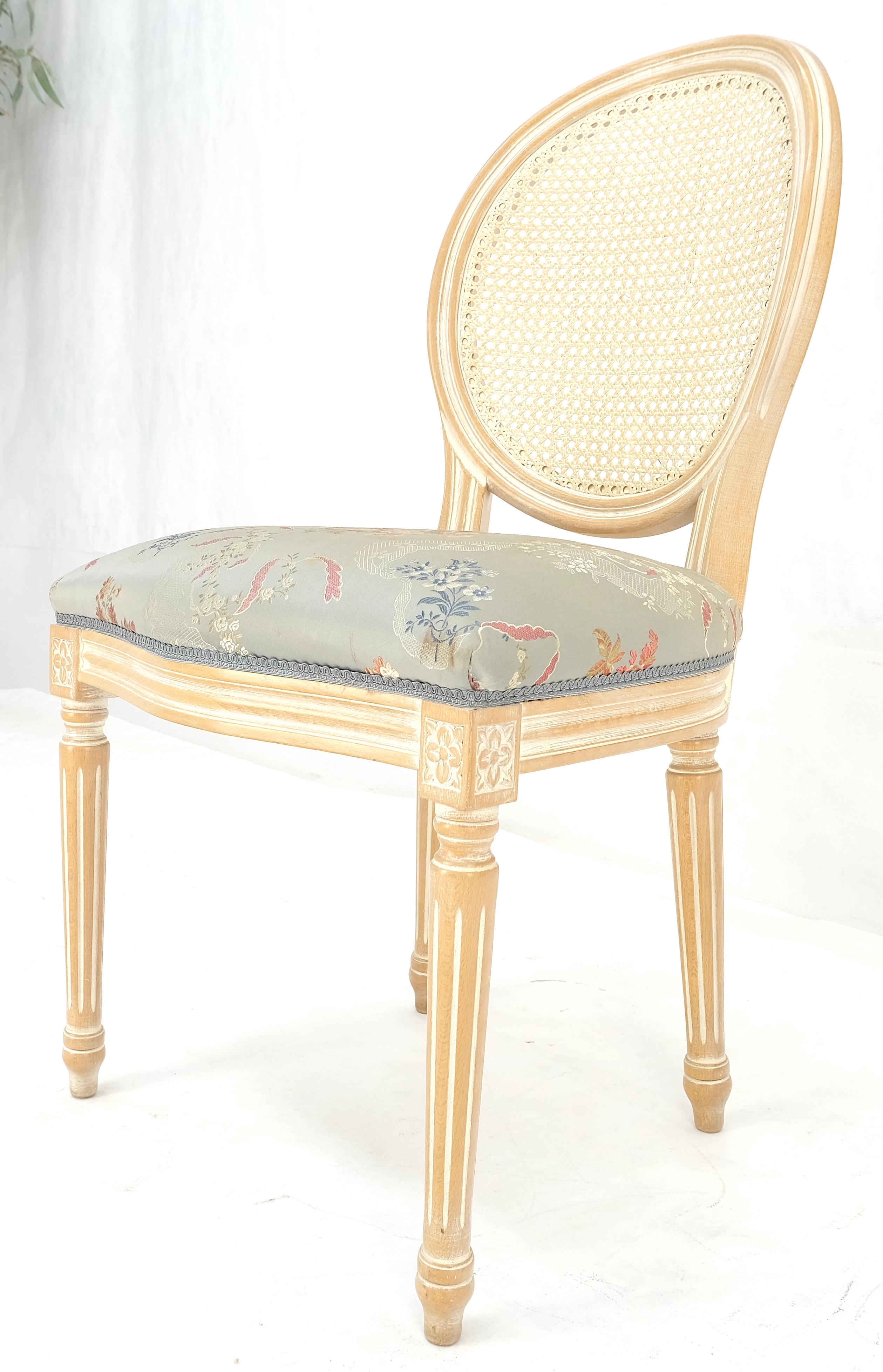 Oval zurück Seidenpolsterung Cane zurück White Wash Finish Französisch Side Chair CLEAN im Angebot 1