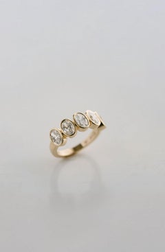 Oval Band Brilliant White 14K White Gold Pure Sophistication Modern Classic