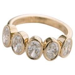 Oval Band Brilliant White 14K White Gold Pure Sophistication Modern Classic