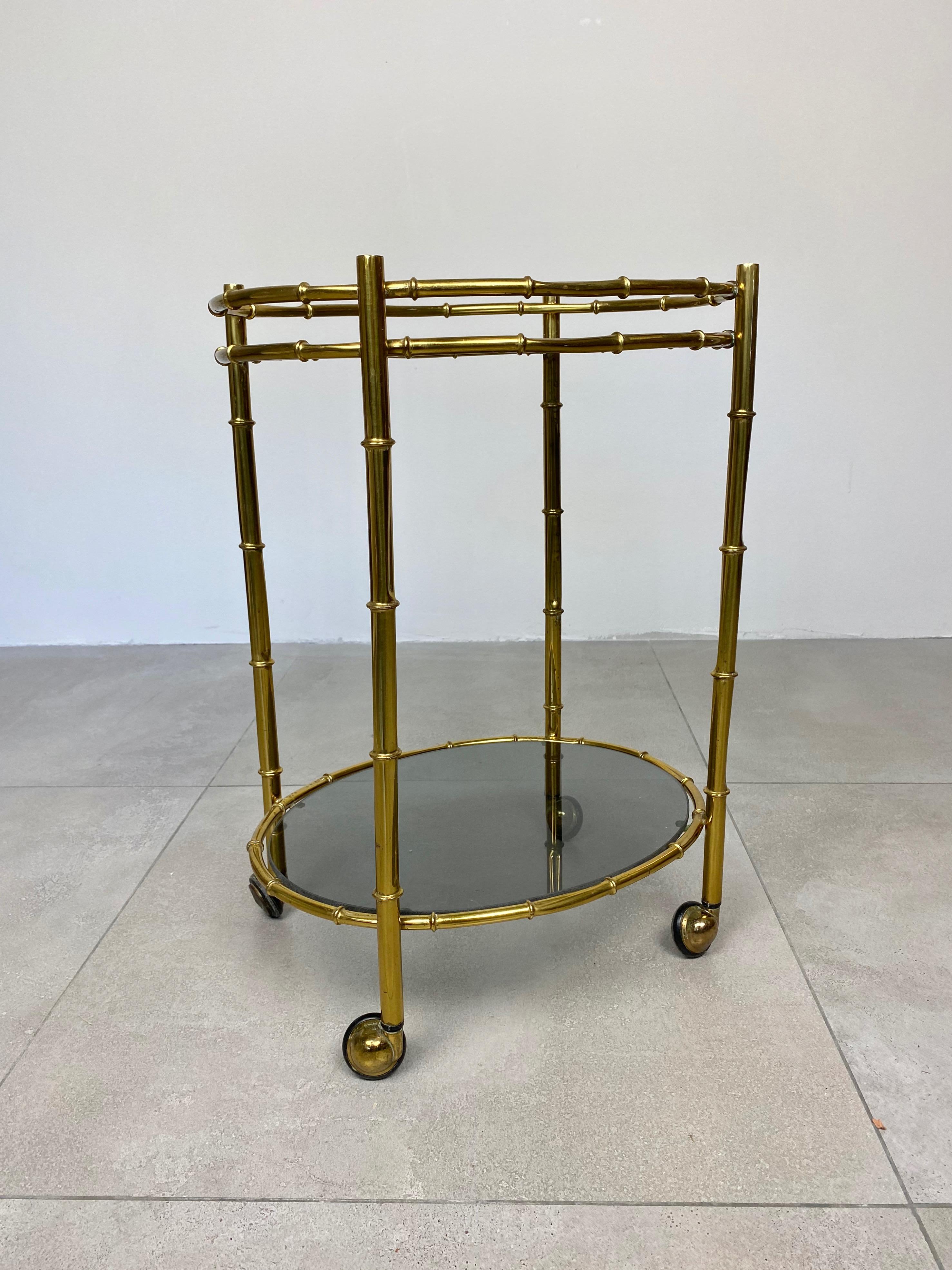 Oval Bar Cart Faux Bamboo Brass and Smoked Glass, Italy, 1960s In Good Condition For Sale In Rome, IT