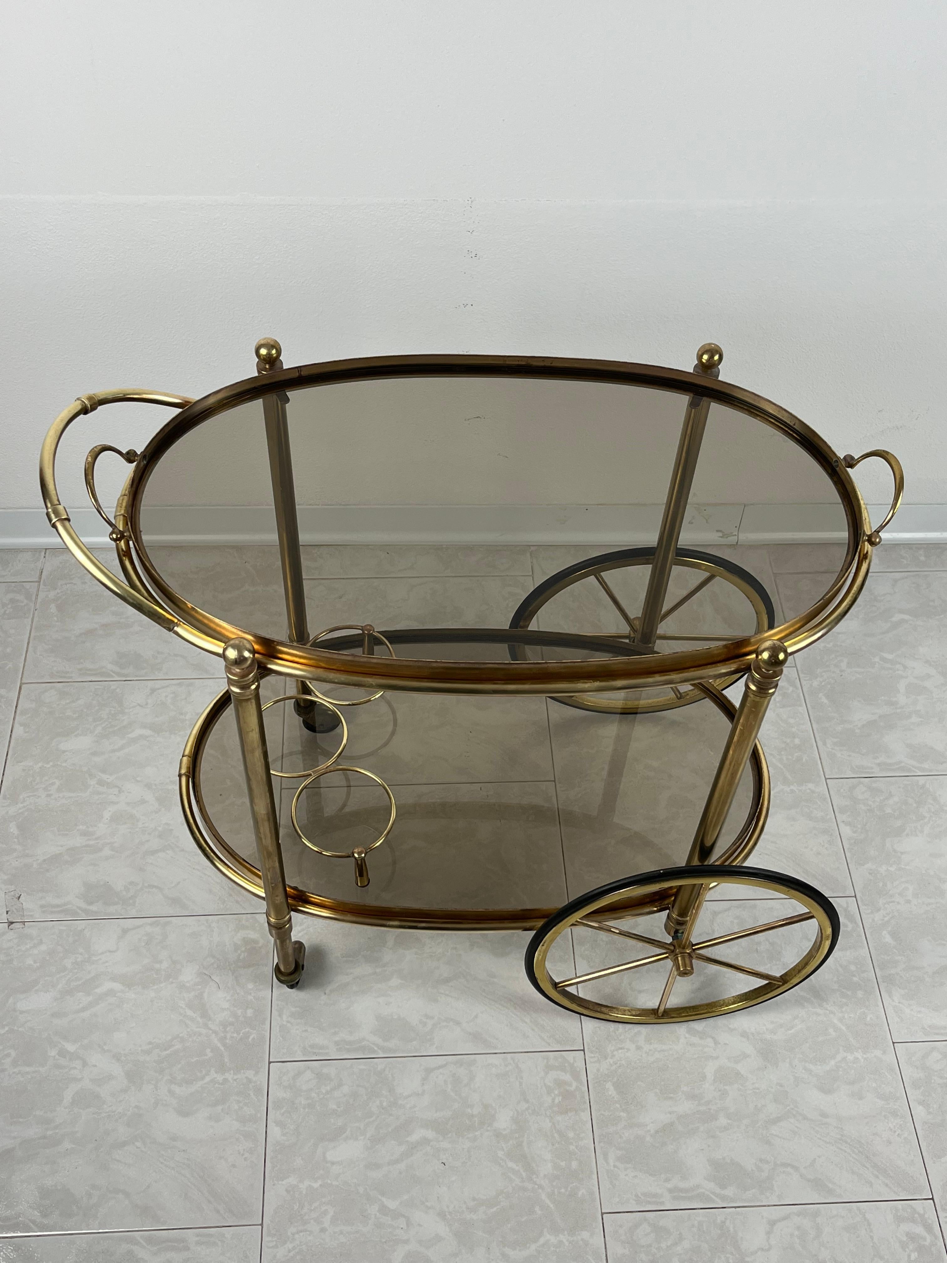 Mid-Century Brass Oval Bar Trolley  with Smoked Glass Italian Design 1960s In Good Condition For Sale In Palermo, IT