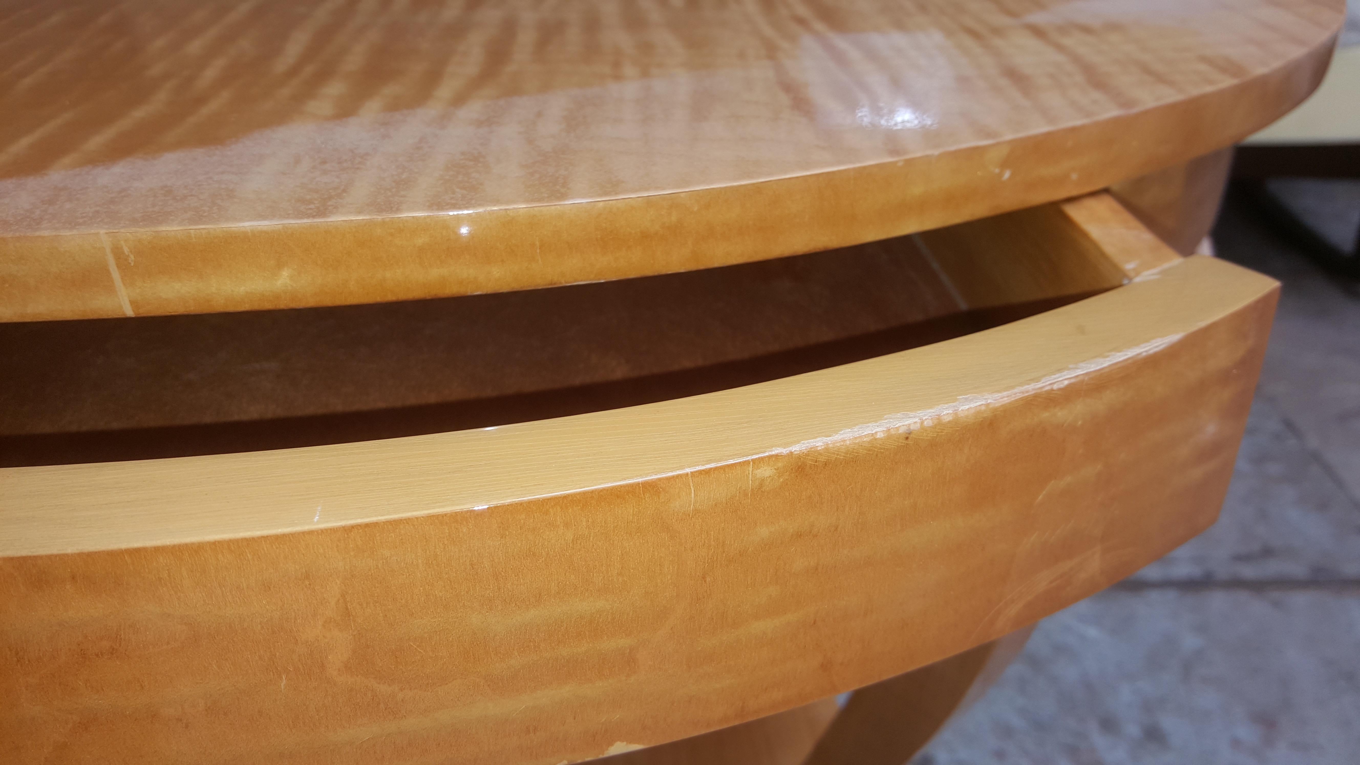 Oval Basket Side Table in Curly Maple In Good Condition For Sale In San Francisco, CA