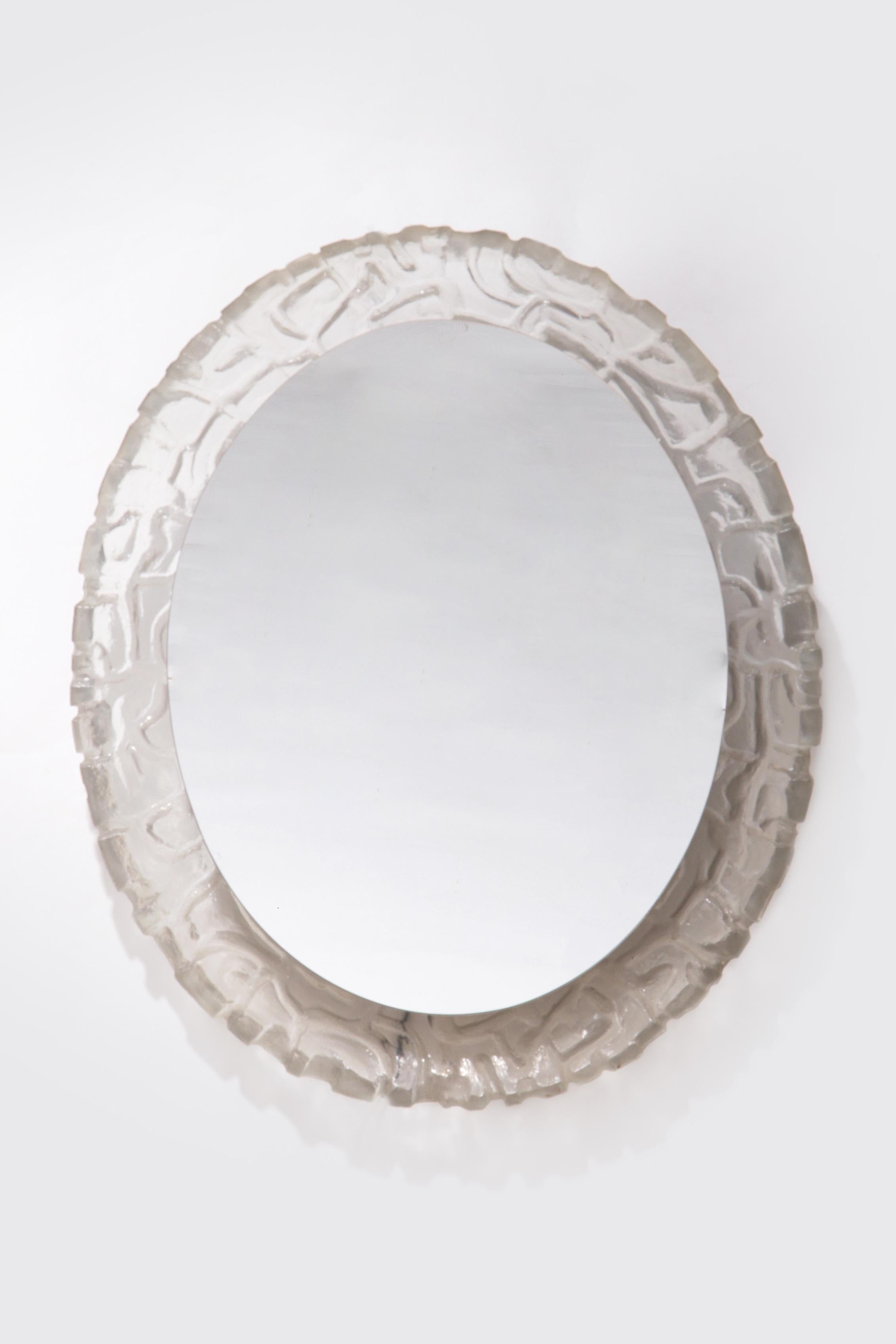 Specchio da parete ovale per bagno con illuminazione e bordo in plexiglass - Hillebrand


Lo specchio ovale da parete per il bagno di Hillebrand è un'elegante aggiunta ai tuoi interni. Questo specchio, realizzato in metallo e plexiglass, emette una