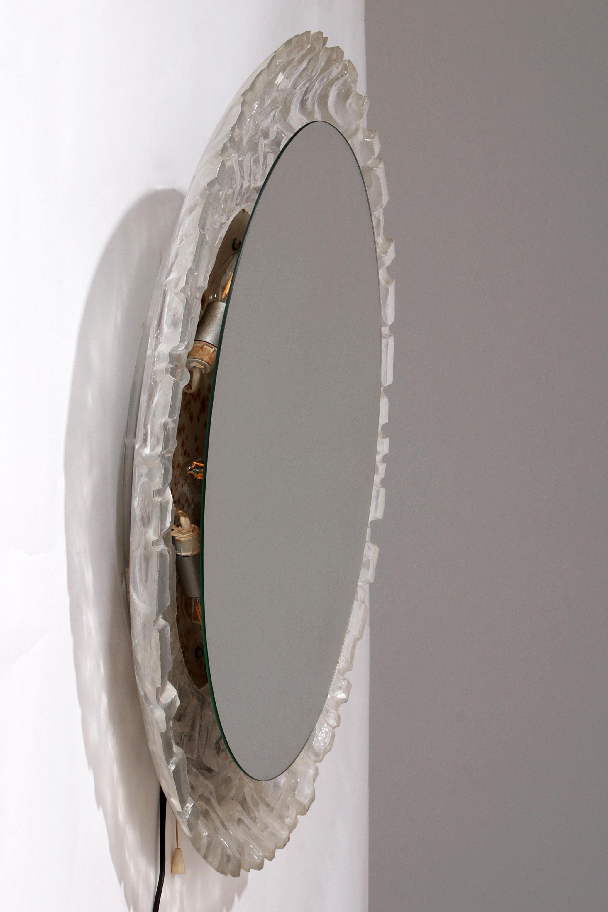 Plexiglass Specchio da parete ovale per bagno con illuminazione e bordo in plexiglass - Hillebrand in vendita