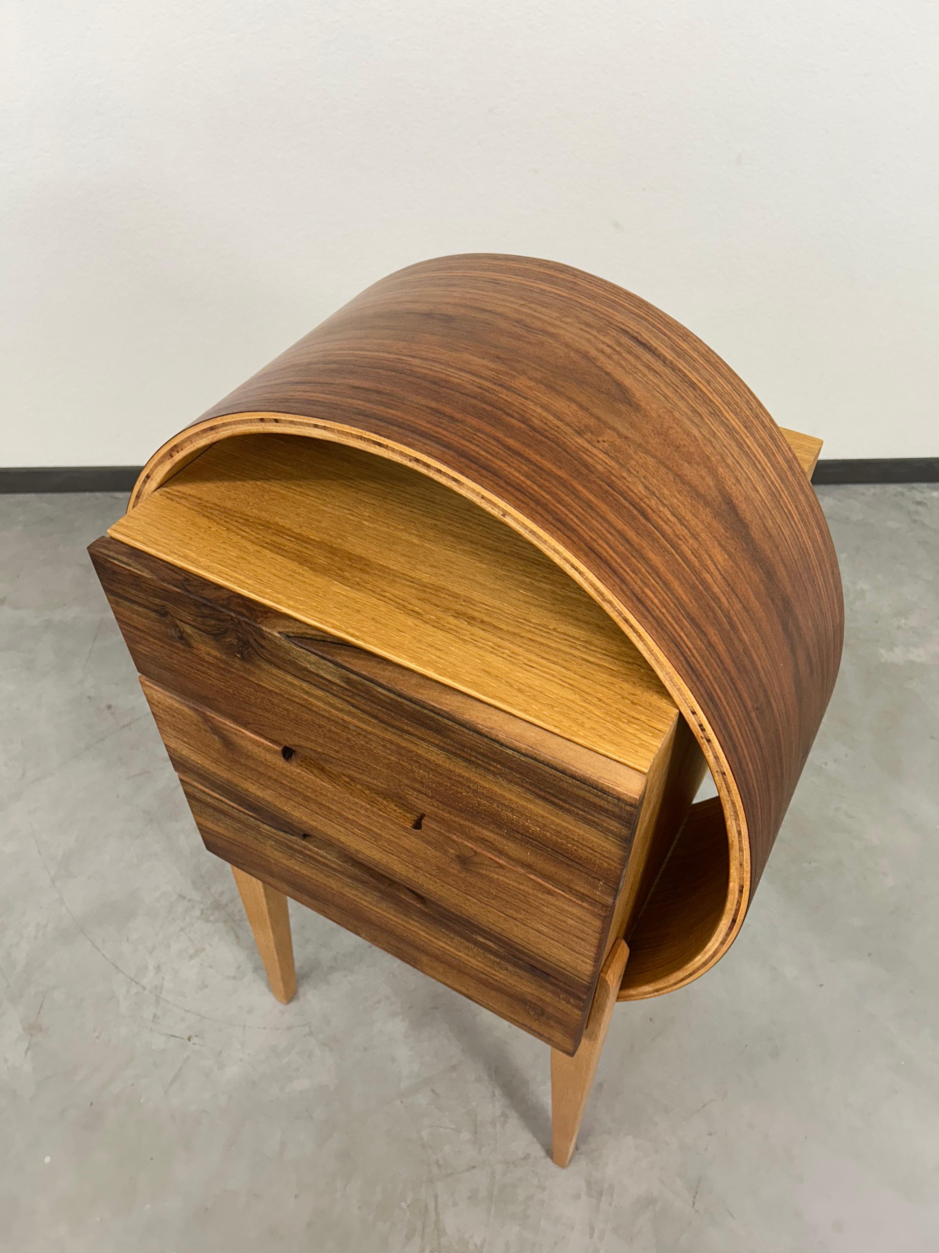 Cassettiera ovale in legno curvo di Kreatippcci Studio in vendita 2