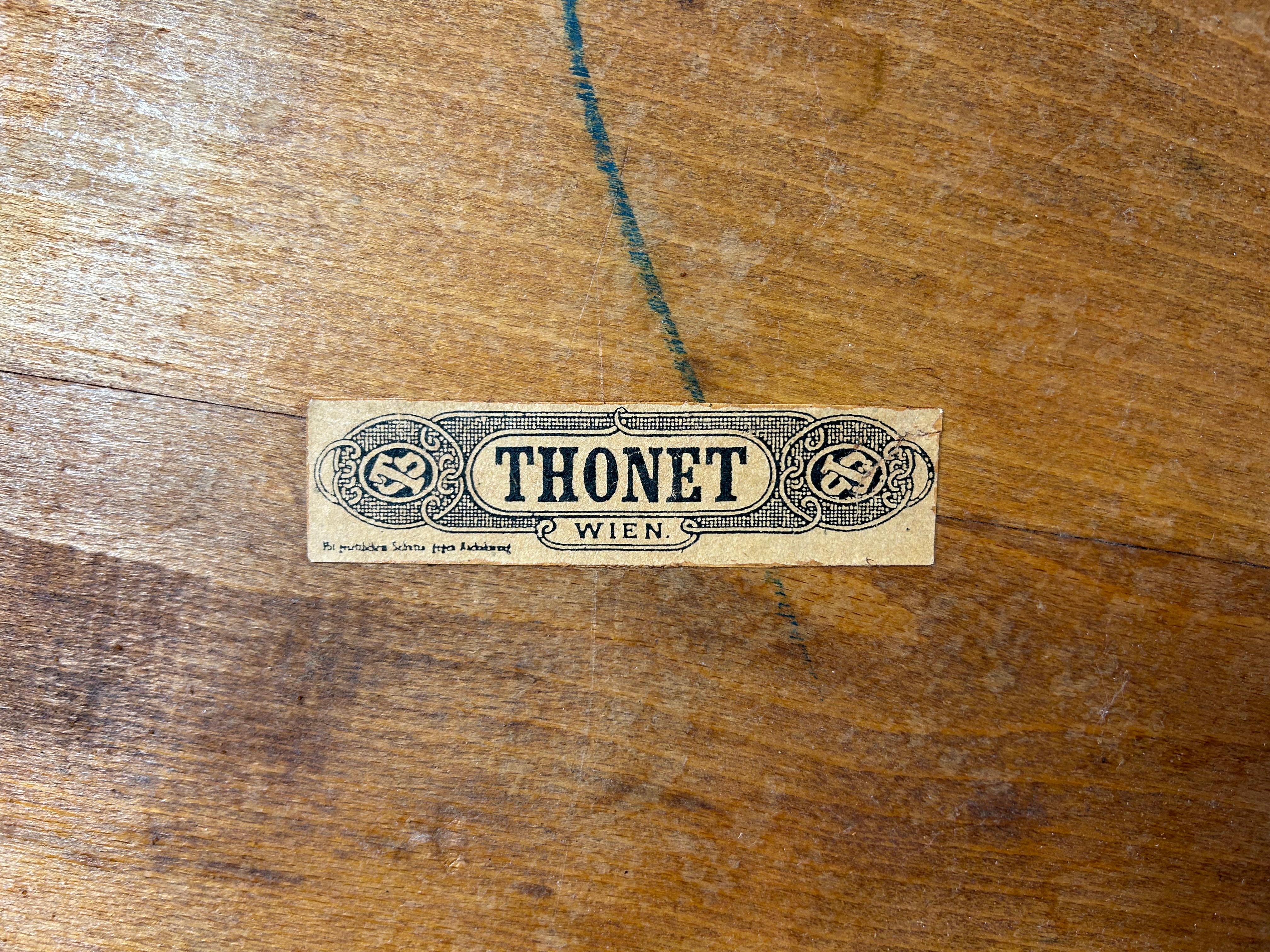 Table ovale en bois courbé par Thonet en vente 3