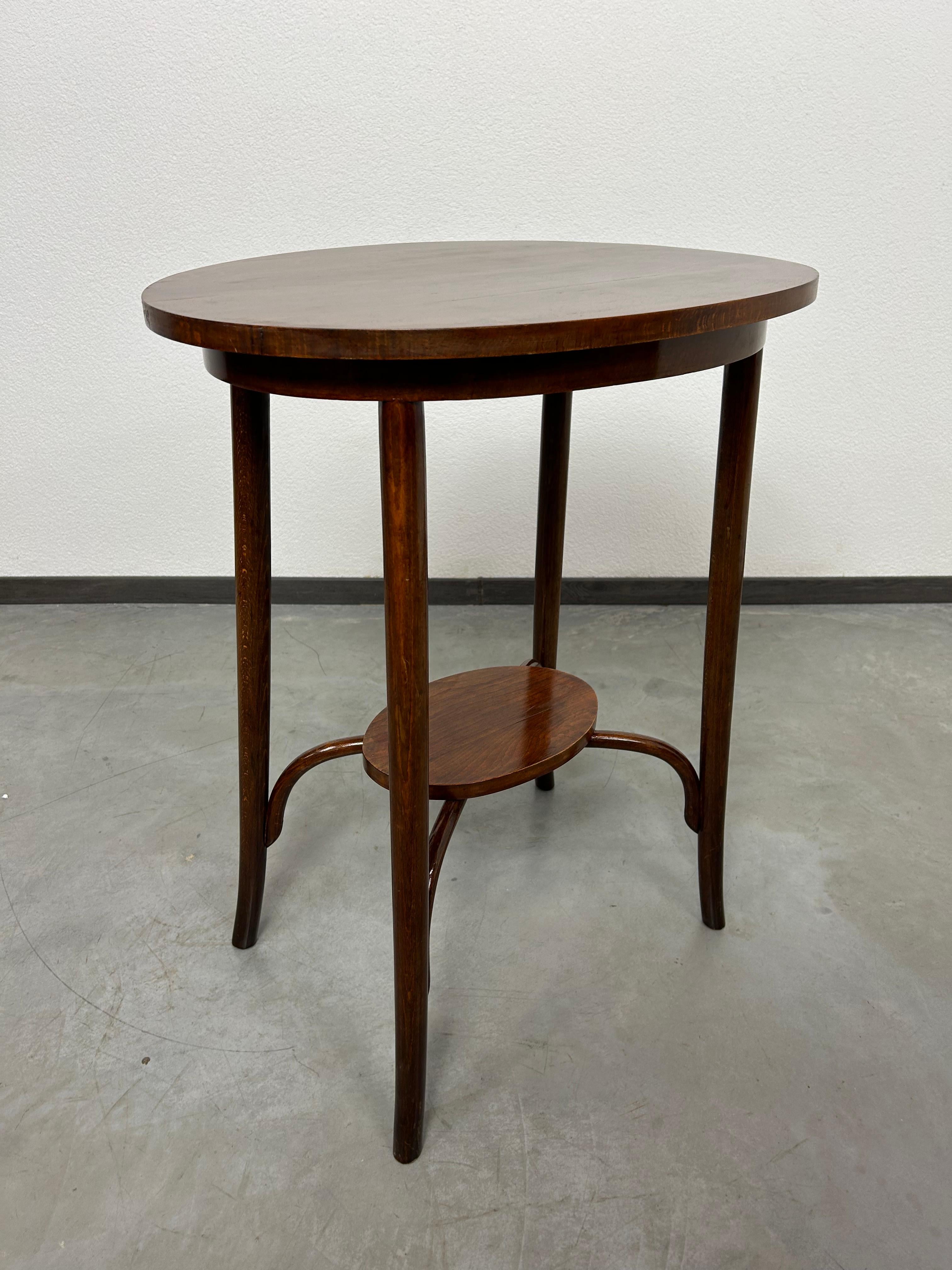 Austrian Oval bentwood table by Thonet For Sale