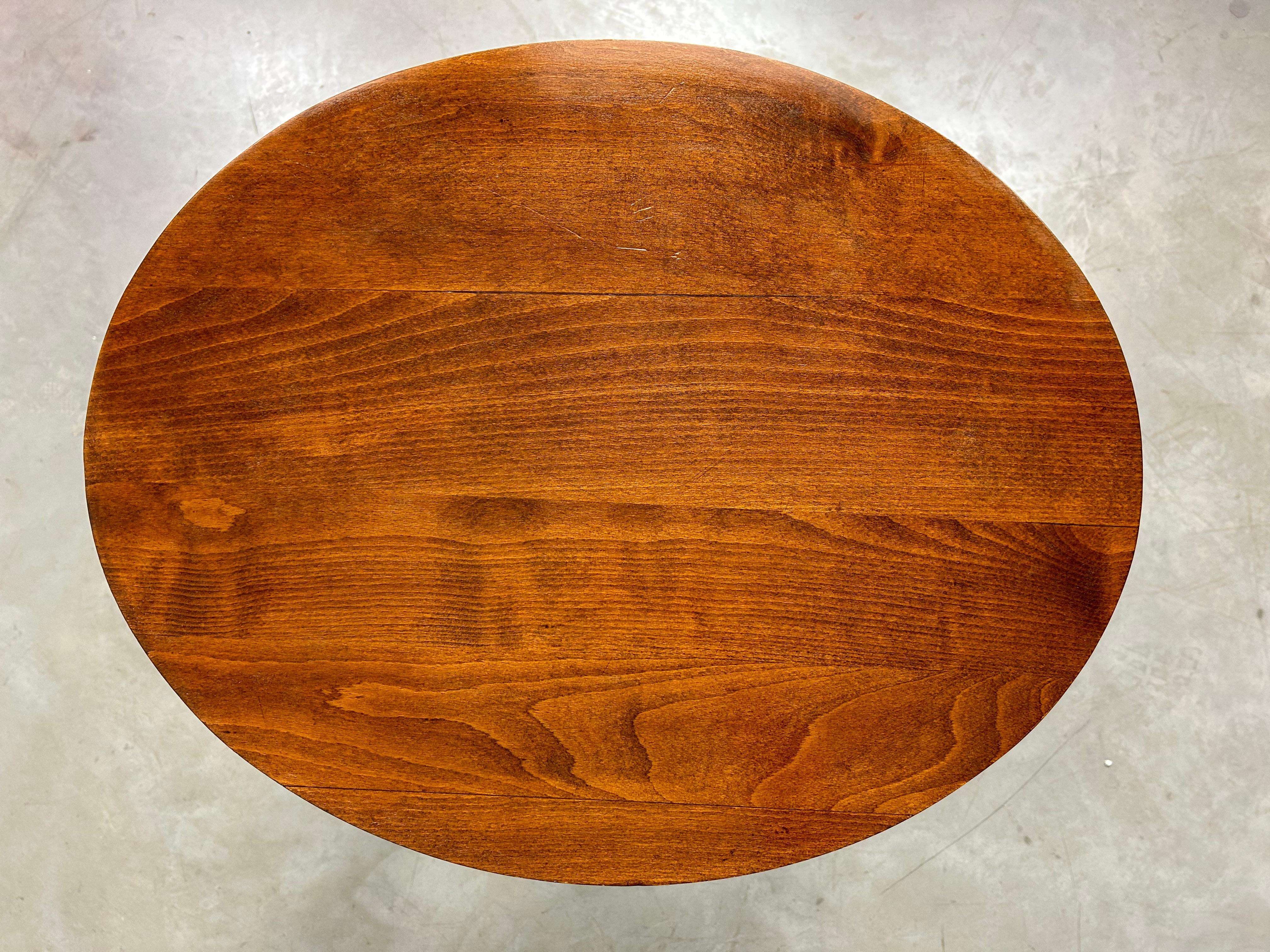 Early 20th Century Oval bentwood table by Thonet For Sale