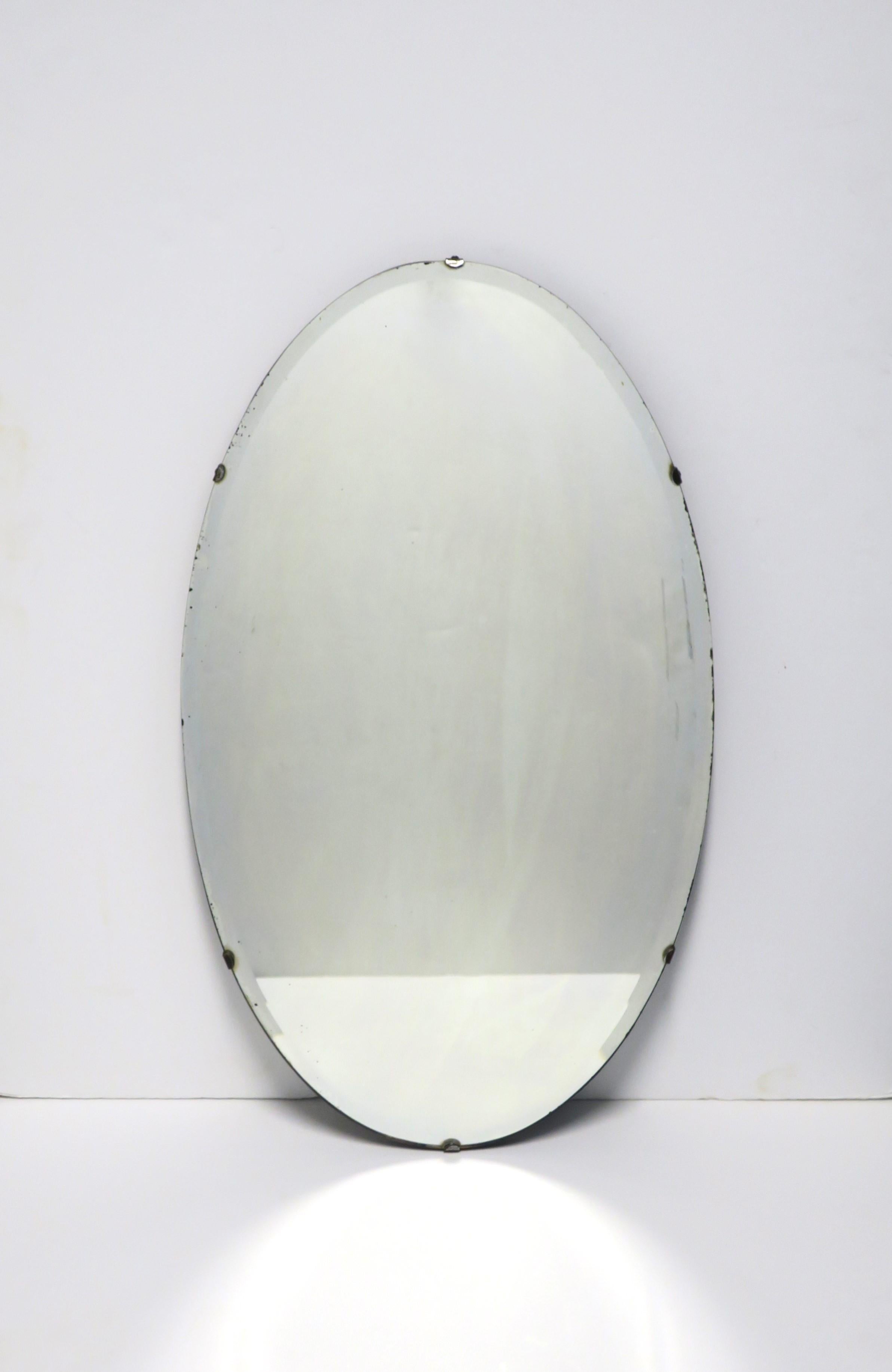 Oval Wall Mirror, circa Early 20th Century In Good Condition In New York, NY