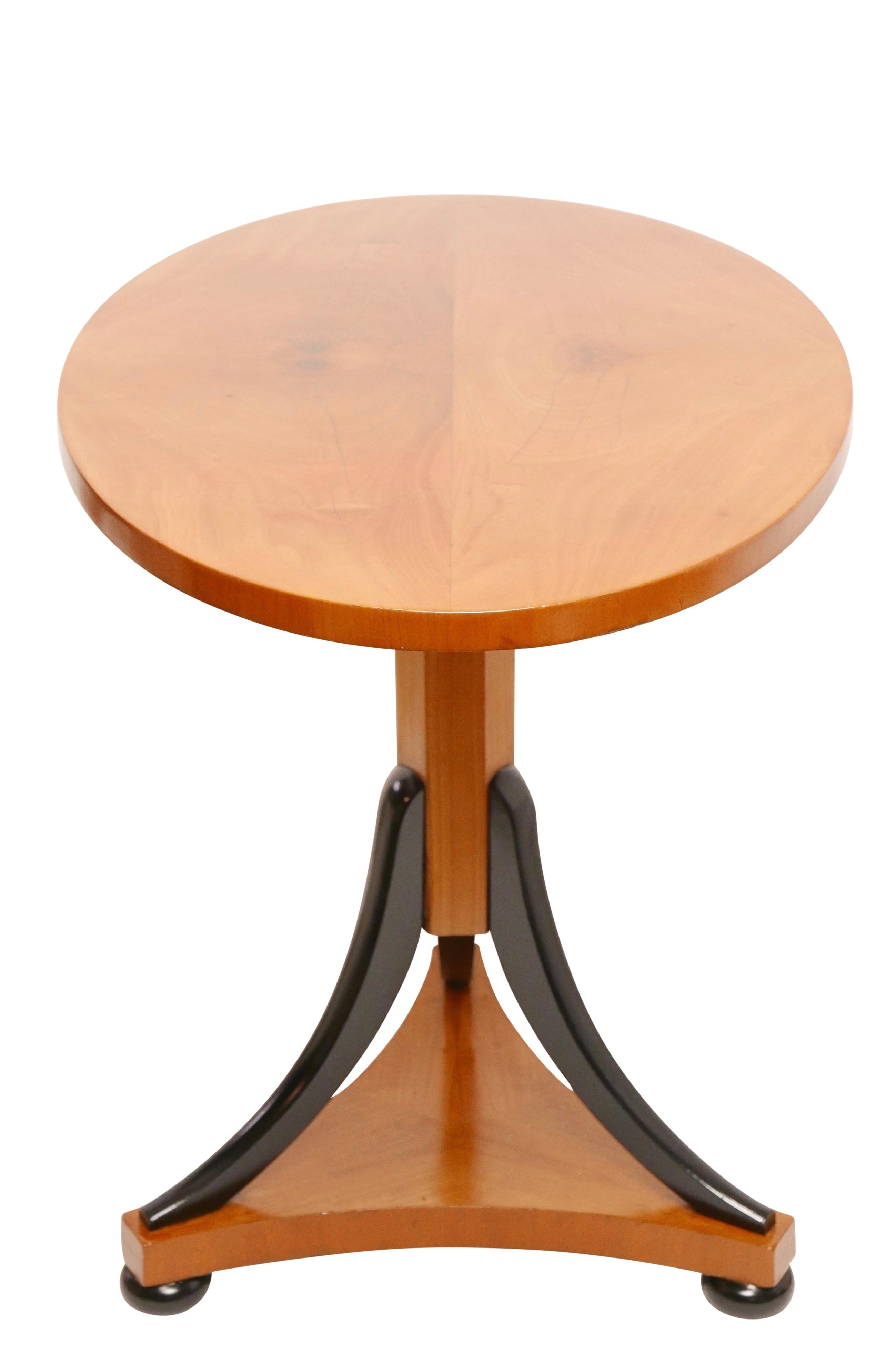 Oval Biedermeier Cherrywood Tilt-Top Table, Swedish, circa 1820 For Sale 6