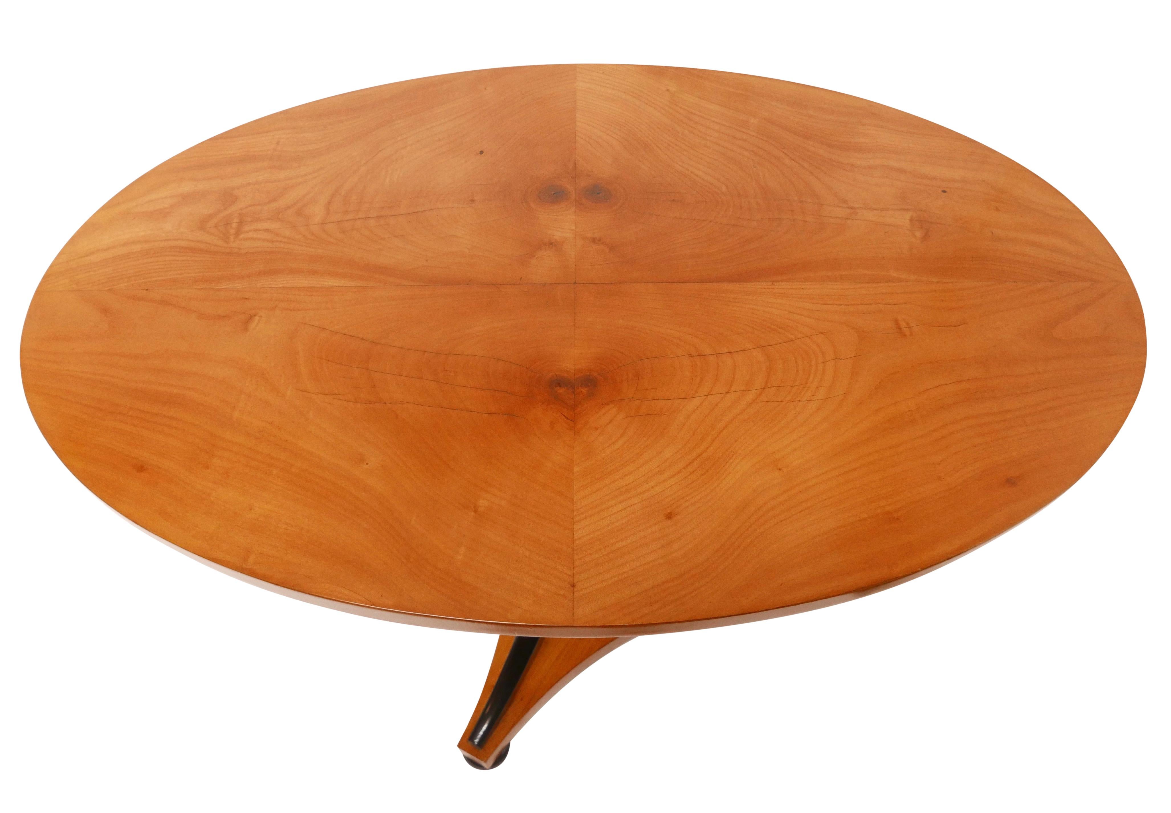 Ovaler Biedermeier-Tisch aus Kirschbaumholz mit Klappplatte, schwedisch, um 1820 im Angebot 5