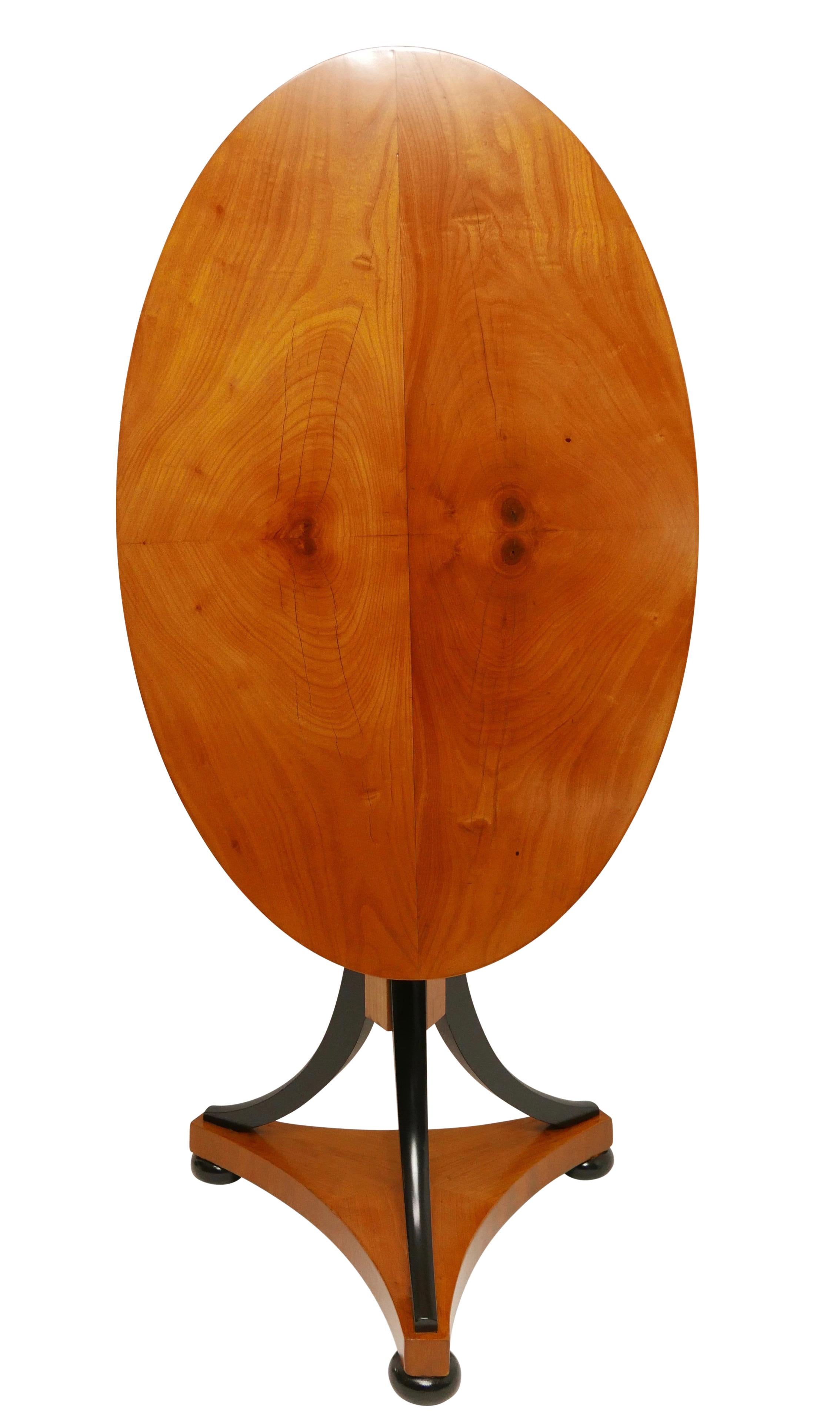 Oval Biedermeier Cherrywood Tilt-Top Table, Swedish, circa 1820 For Sale 9