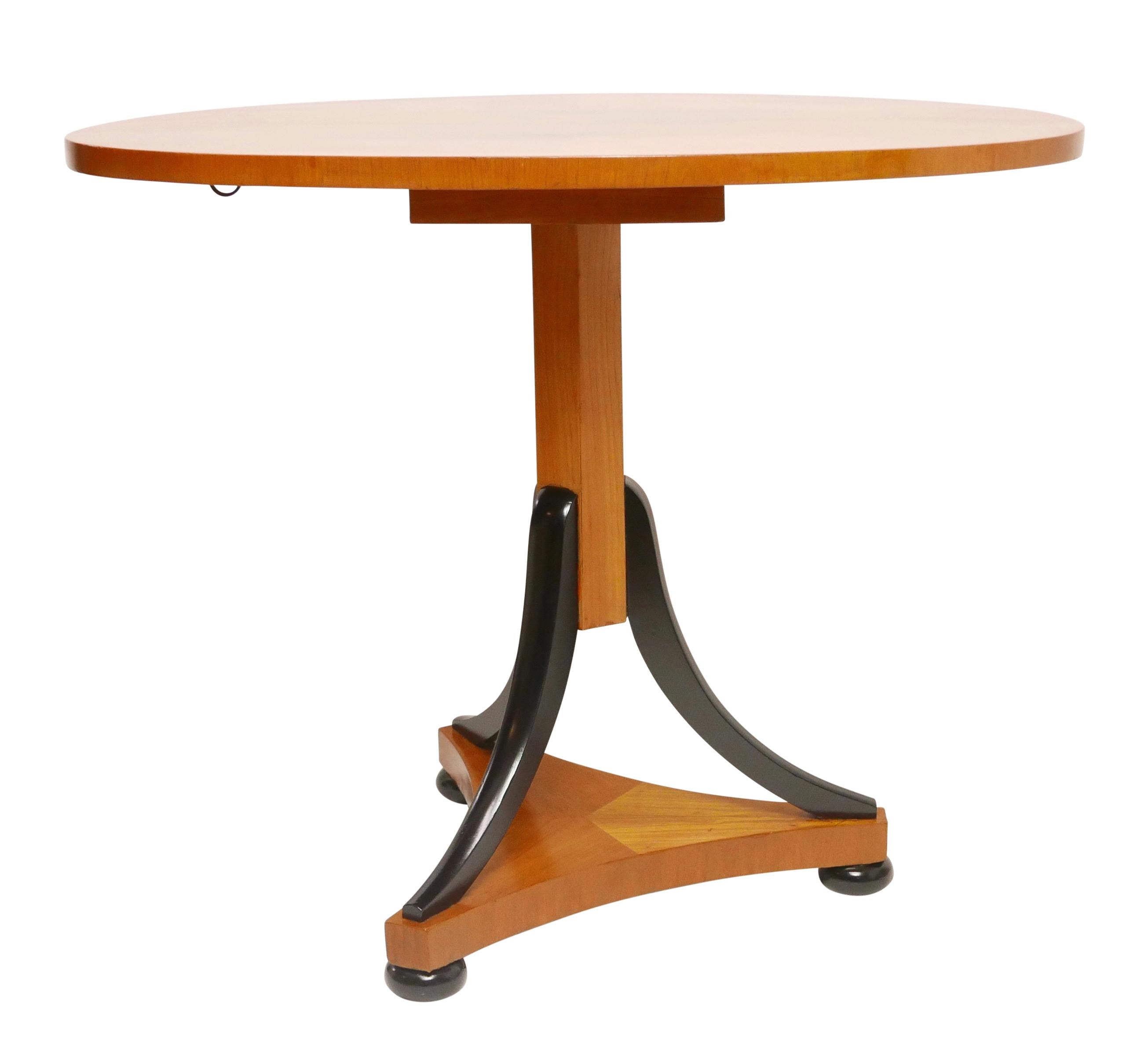 Ovaler Biedermeier-Tisch aus Kirschbaumholz mit Klappplatte, schwedisch, um 1820 (Kirsche) im Angebot
