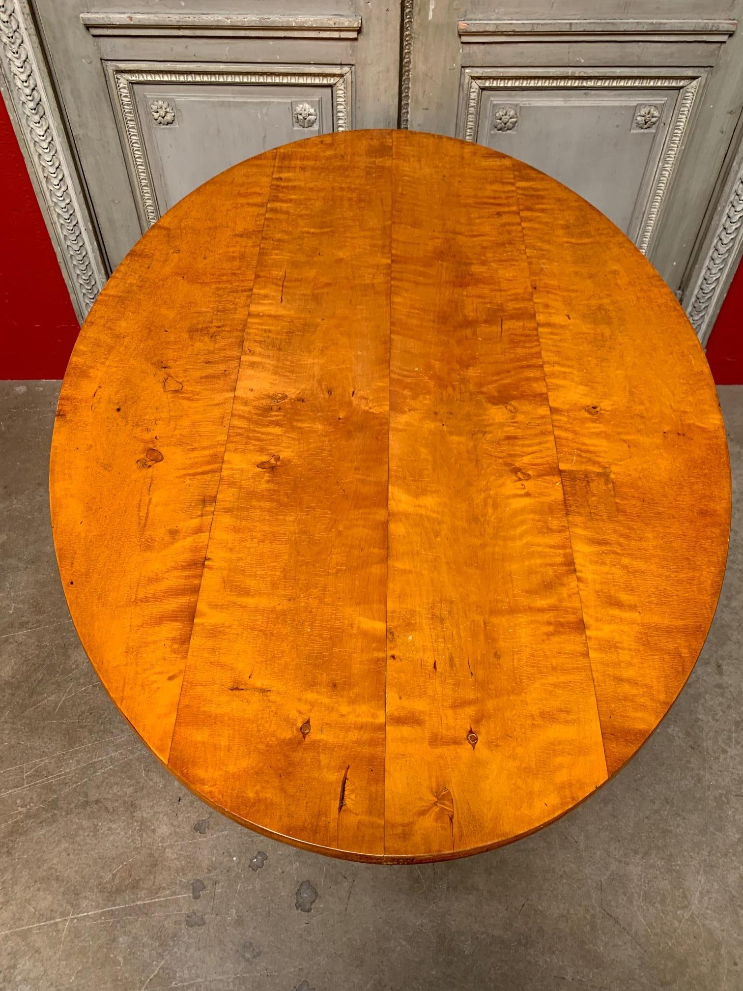 Oval Biedermeier Maple Library Table In Good Condition In Dallas, TX