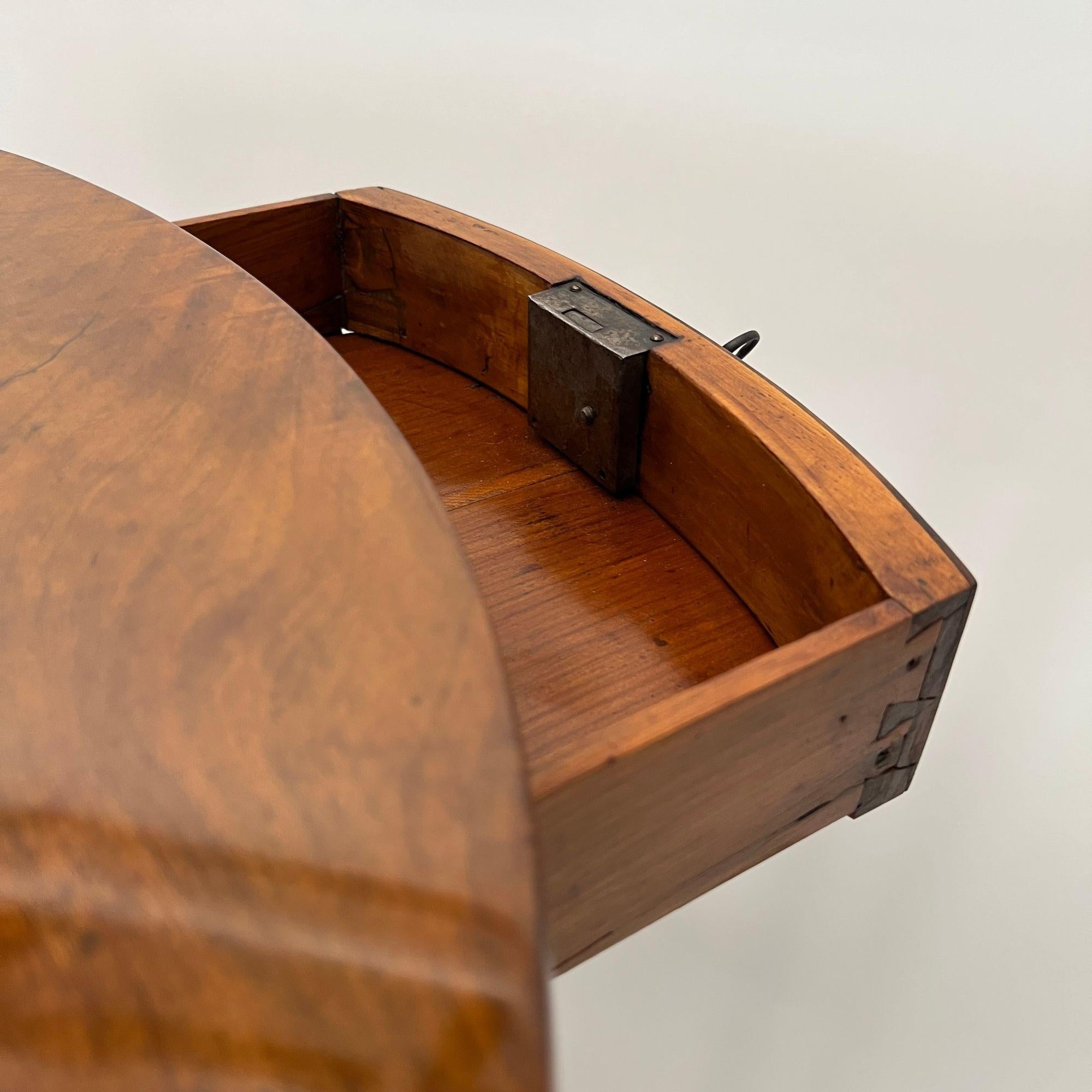 Table d'appoint ovale Biedermeier, noyer, laiton, Allemagne du Sud vers 1820 en vente 6